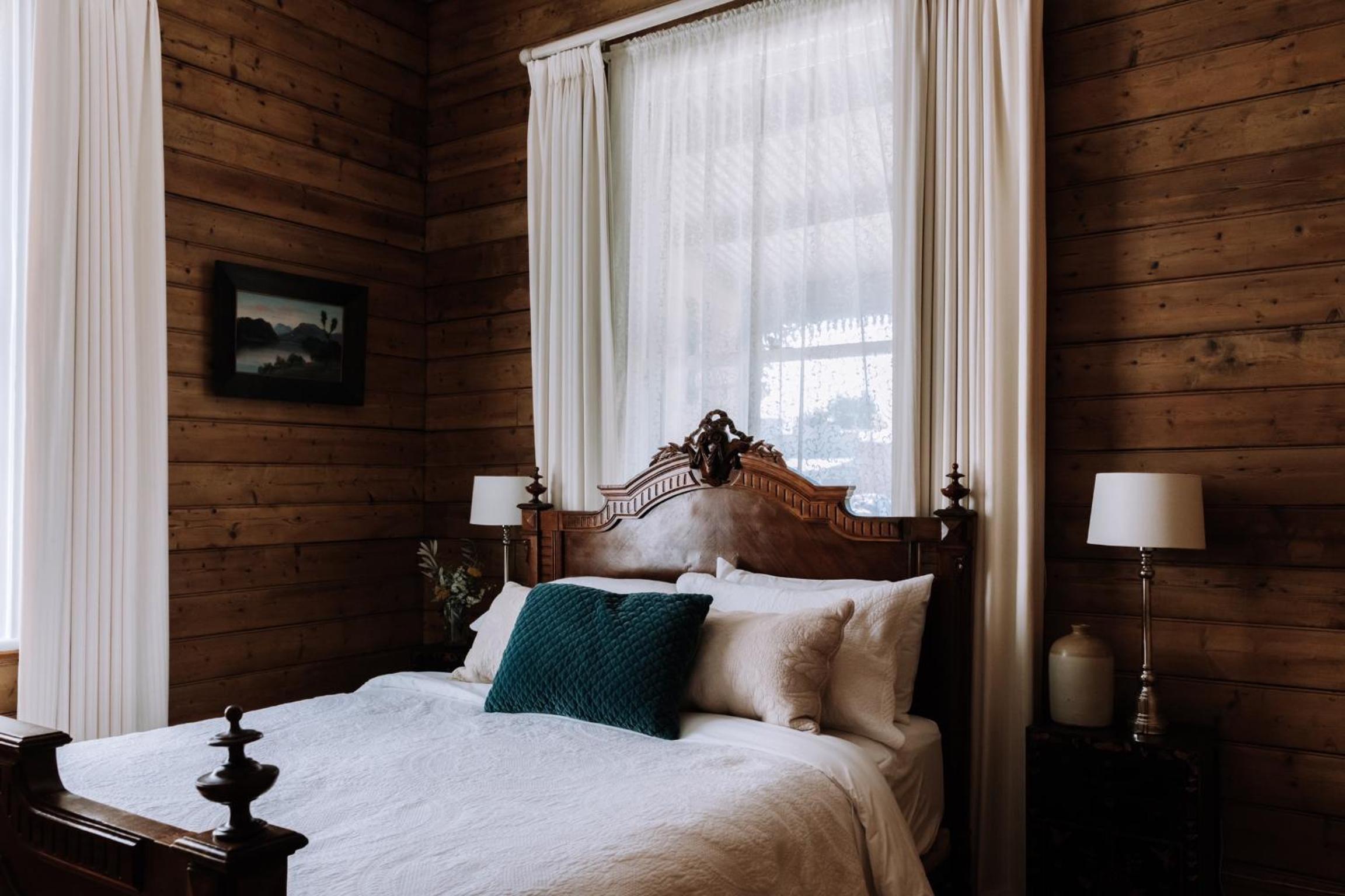 Ned Kelly’s Marlo Cottage - in the best Beechworth location