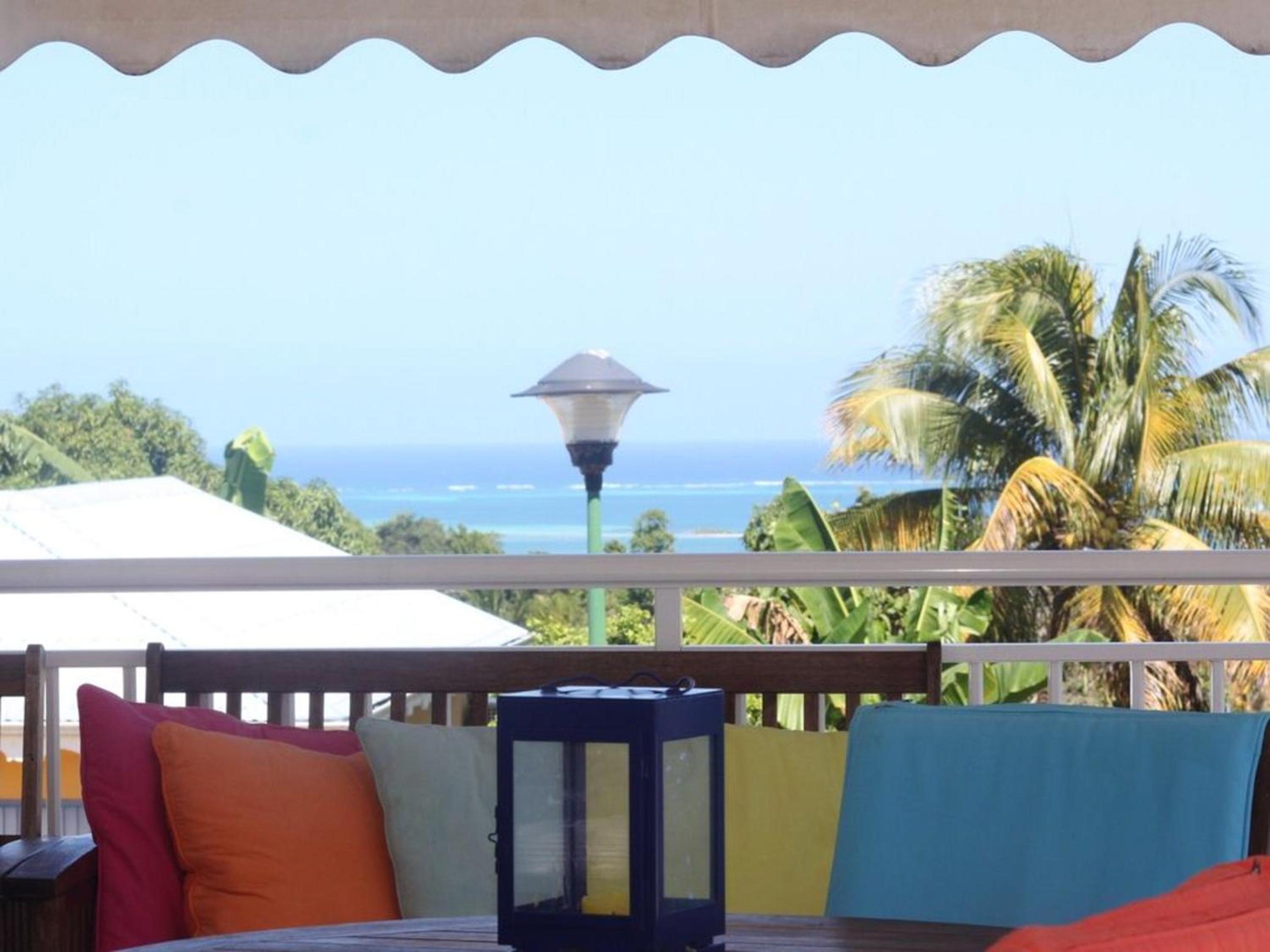 Maison spacieuse avec jacuzzi et vue sur la mer à Sainte-Rose view 5
