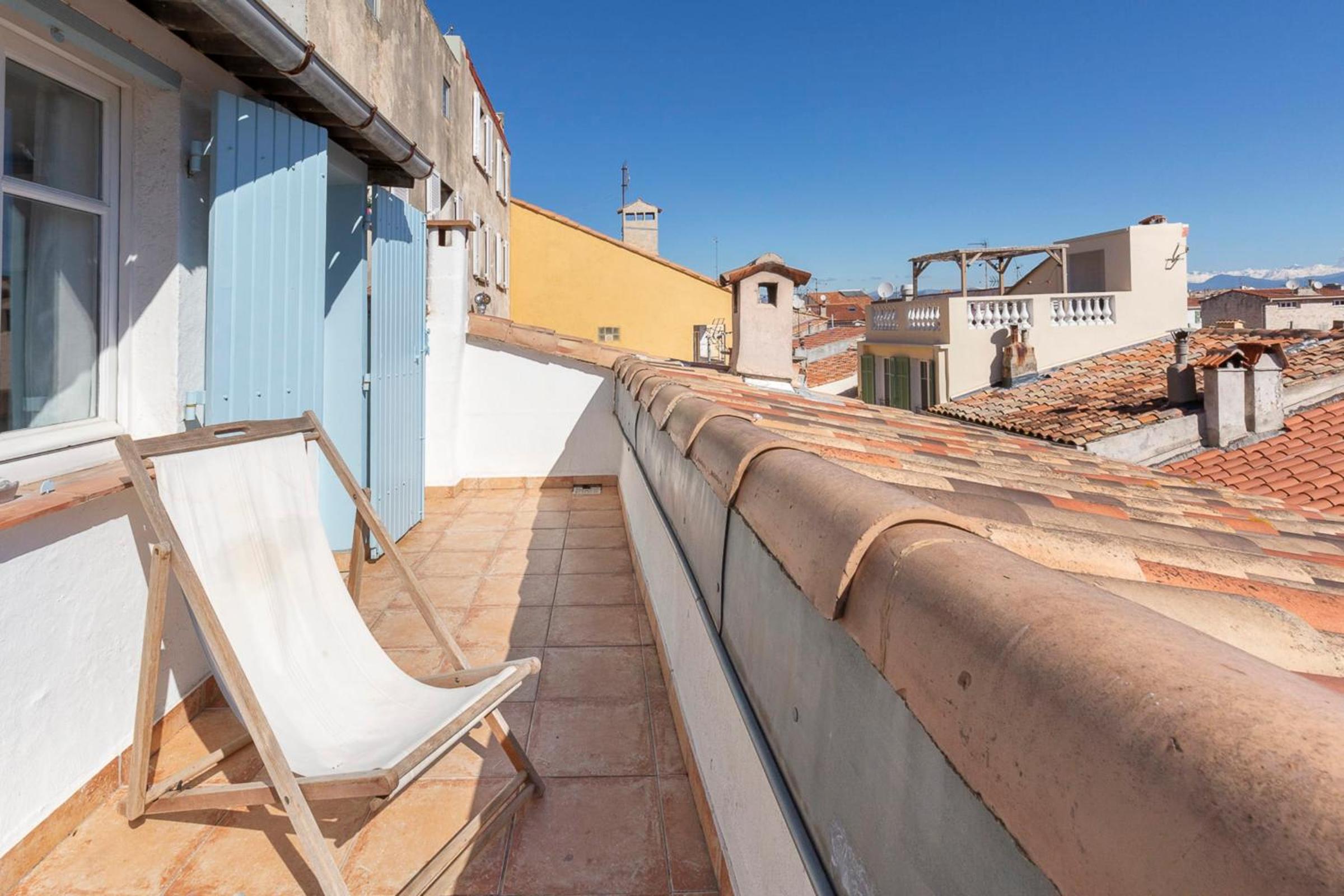 Logement atypique dans la rue Fourmillière view 2
