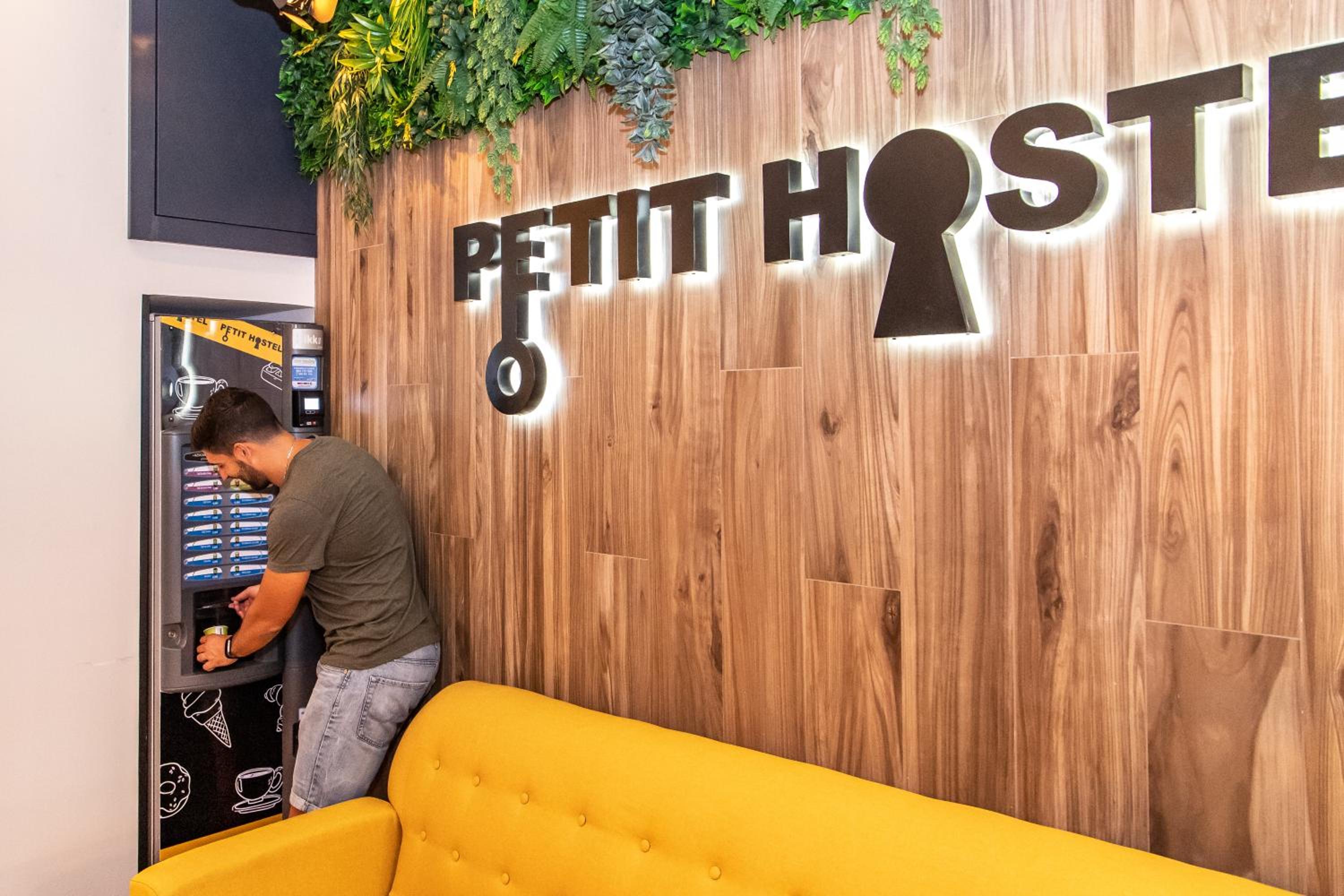Petit Hostel La Latina 3