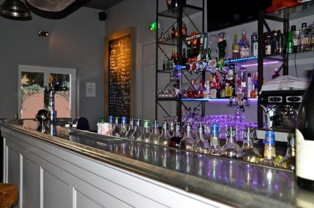 bar