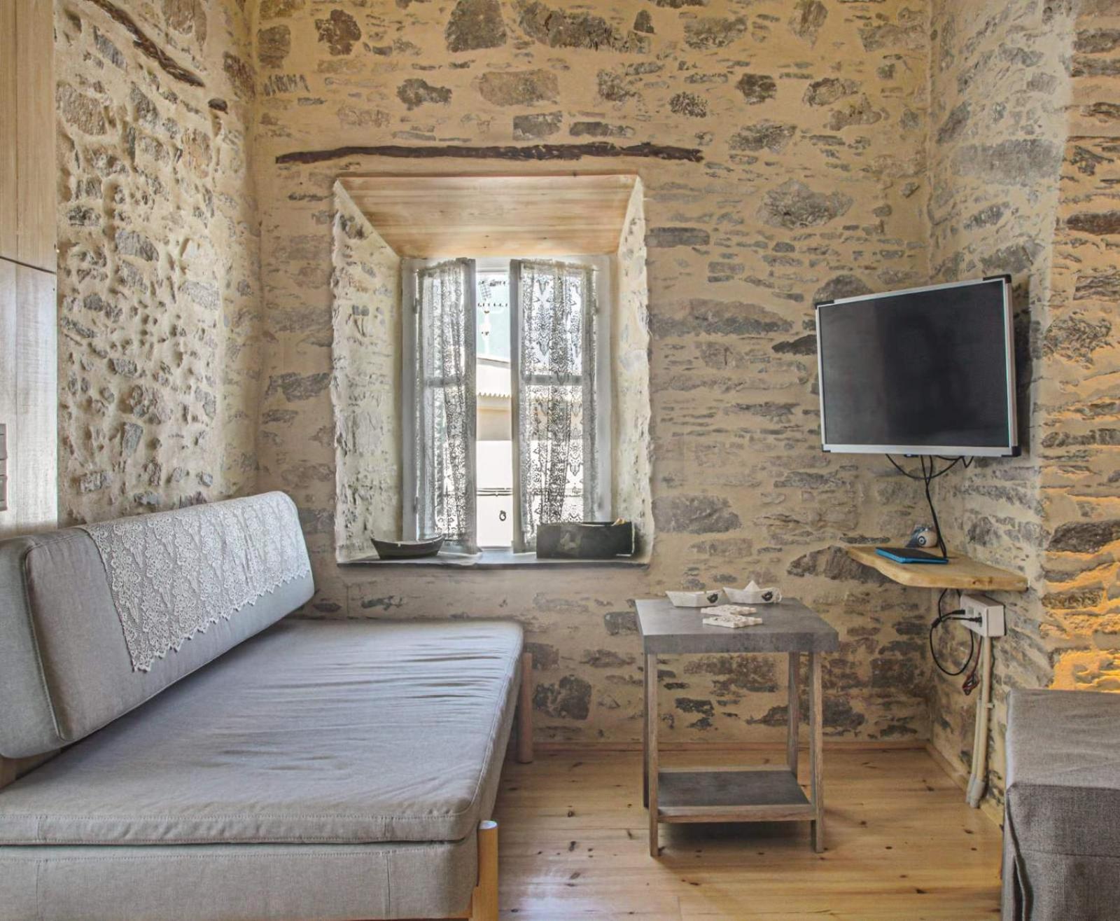 Azura, traditional residence in Ano Syros view 3