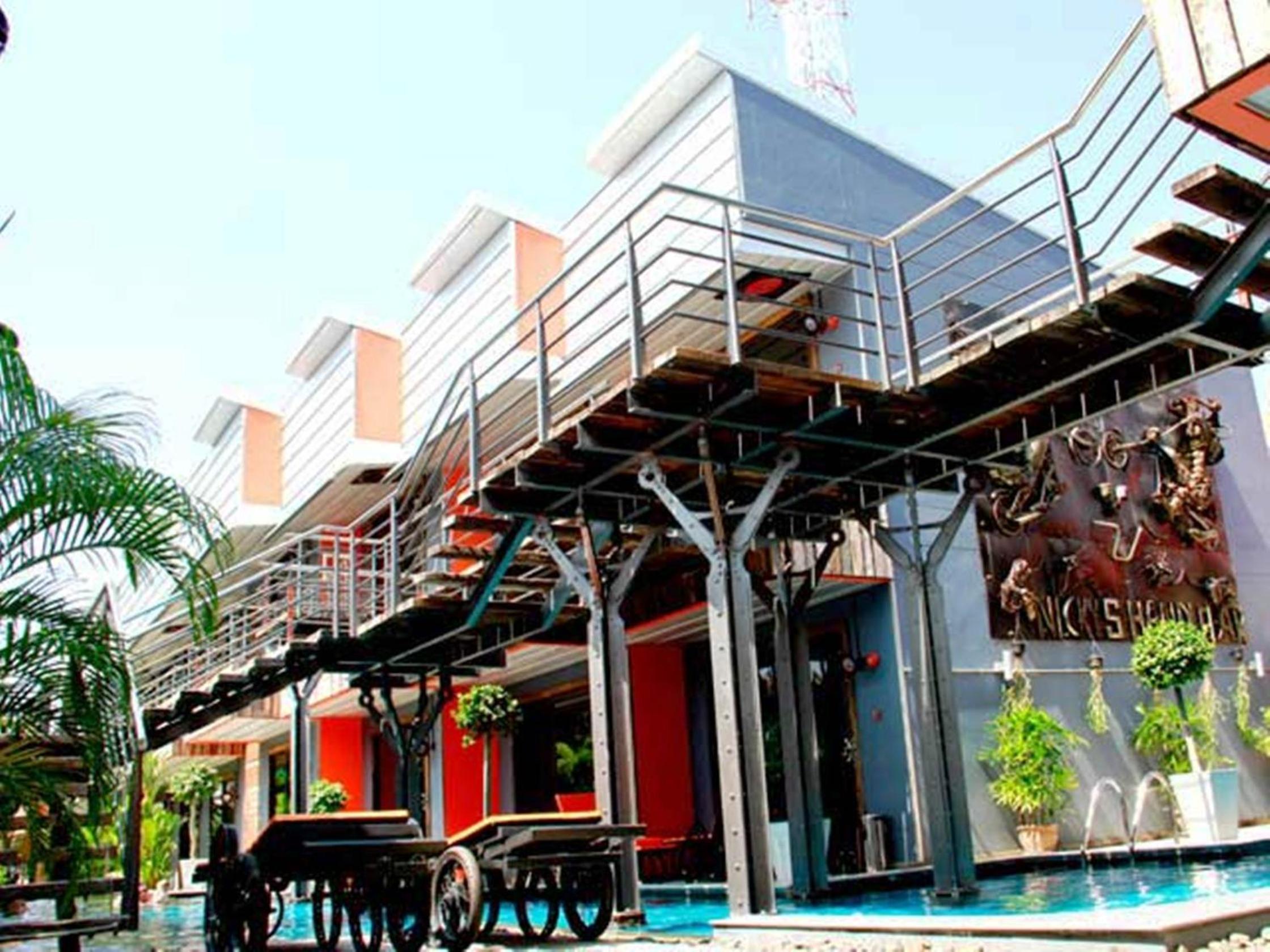 Hotel Nicky's Handlebar - Image 1