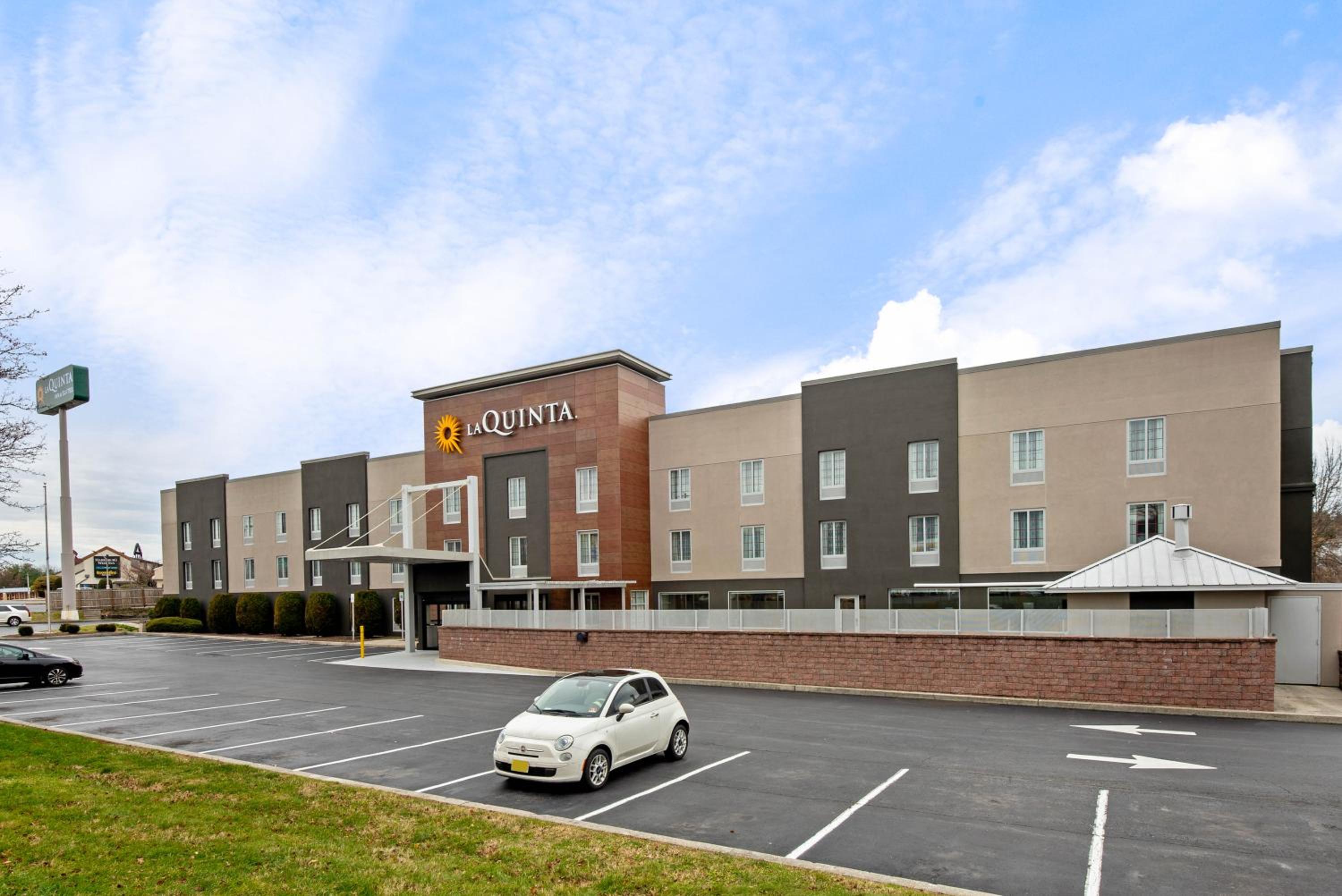 Hotel La Quinta by Wyndham New Cumberland - Harrisburg - Image 1