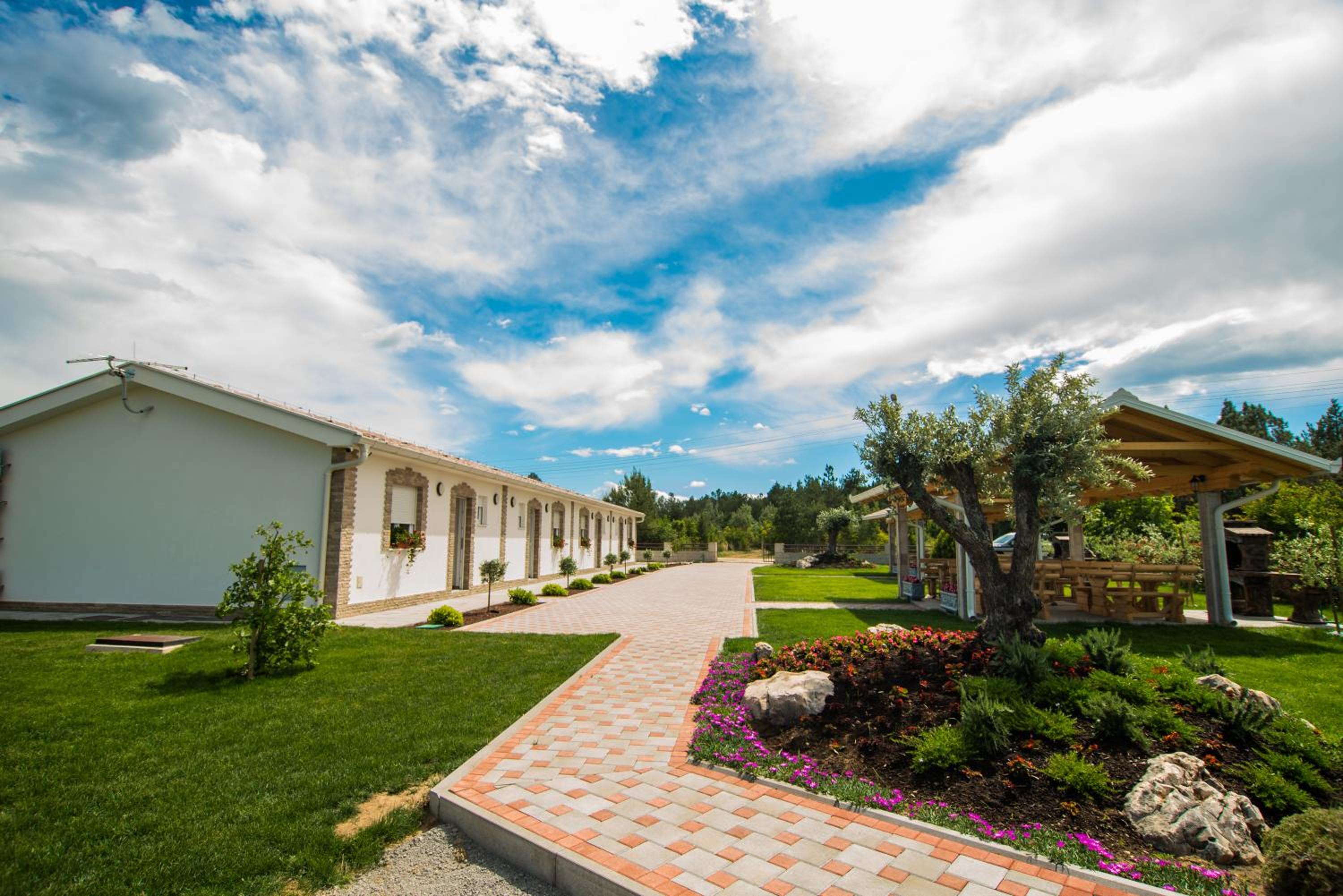 Apartments Slapovi