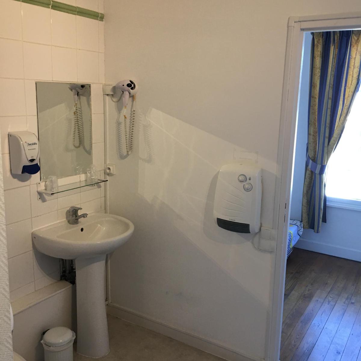 L'Art Doize en Cassel — bathroom