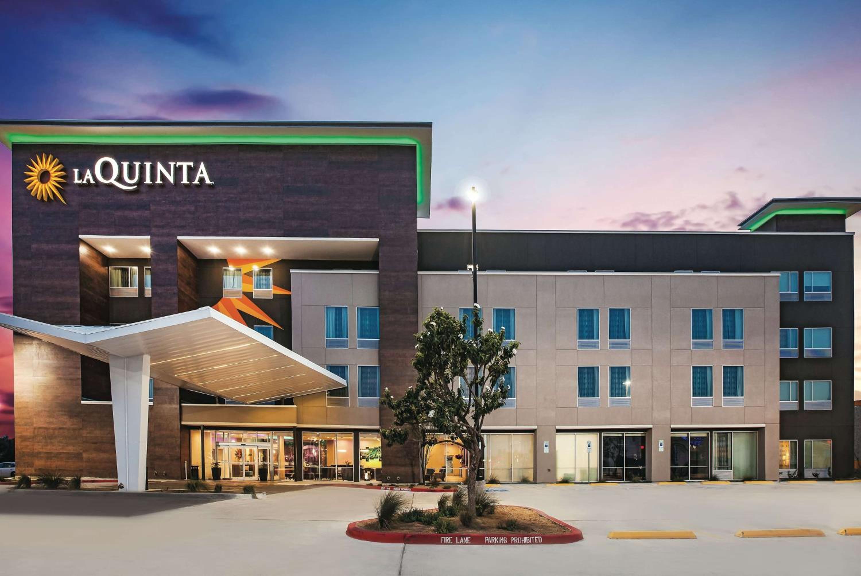 Hotel La Quinta by Wyndham McAllen La Plaza Mall - Image 1