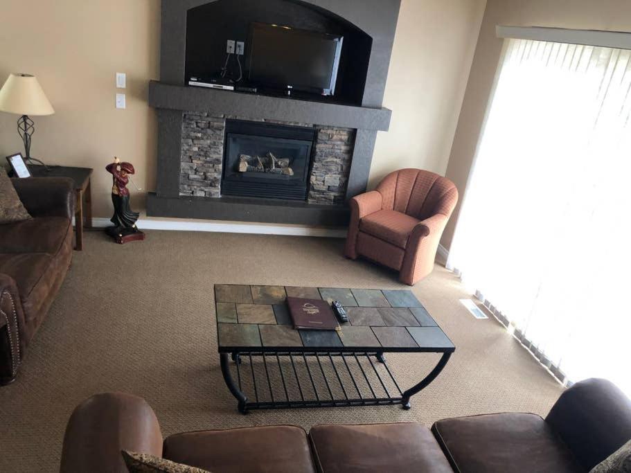 Lethbridge Vacations - Paradise Canyon Golf Resort - Luxury Condo U403 - Property Image 2