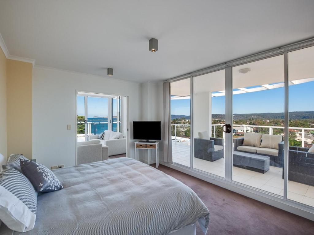 Penthouse 707 - 4 Bedroom Oceanview Penthouse
