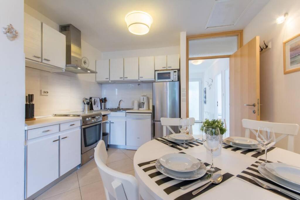 Flora three bedroom apartment near beach
