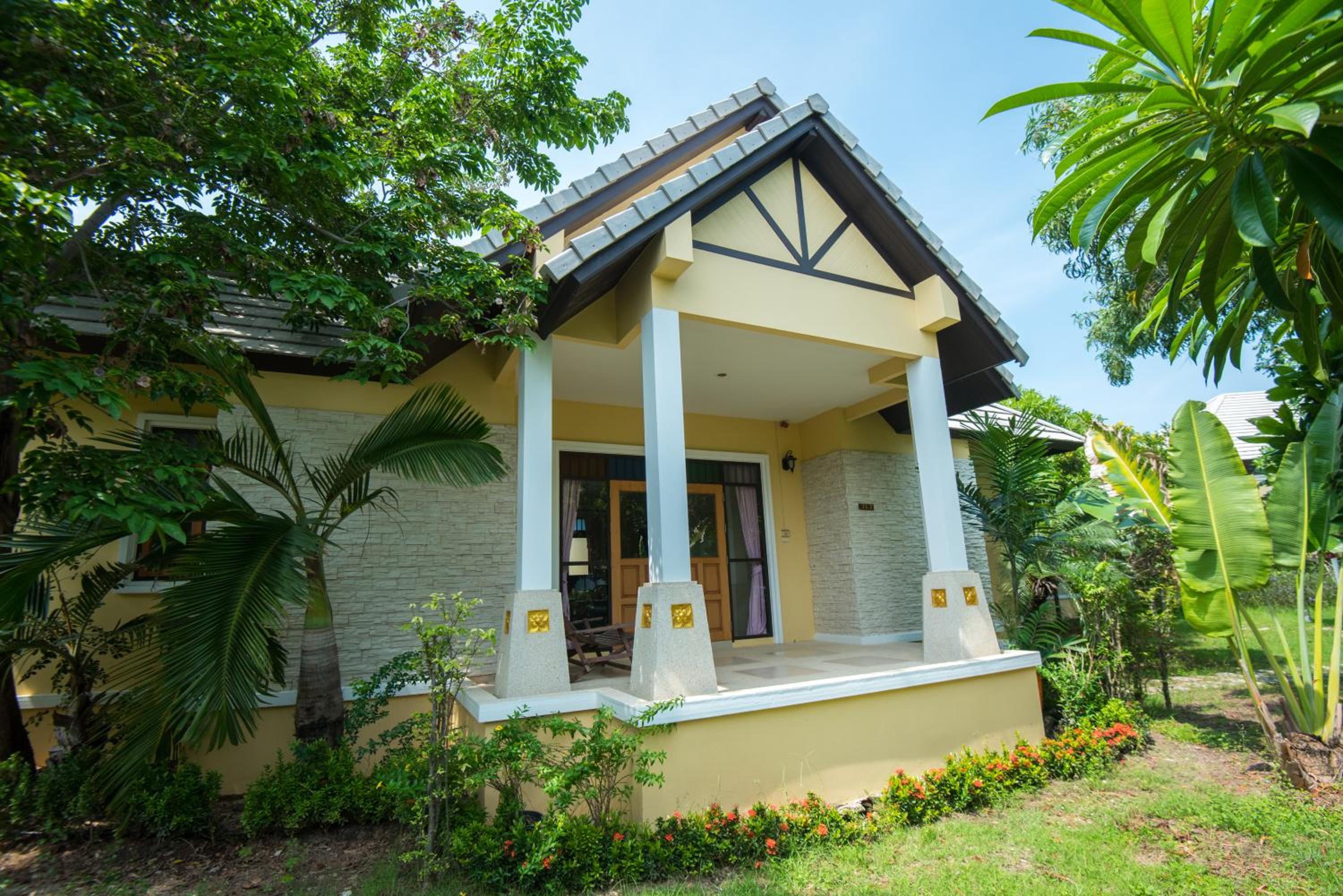 Hotel Baan Talay See Cream Resort - Image 1