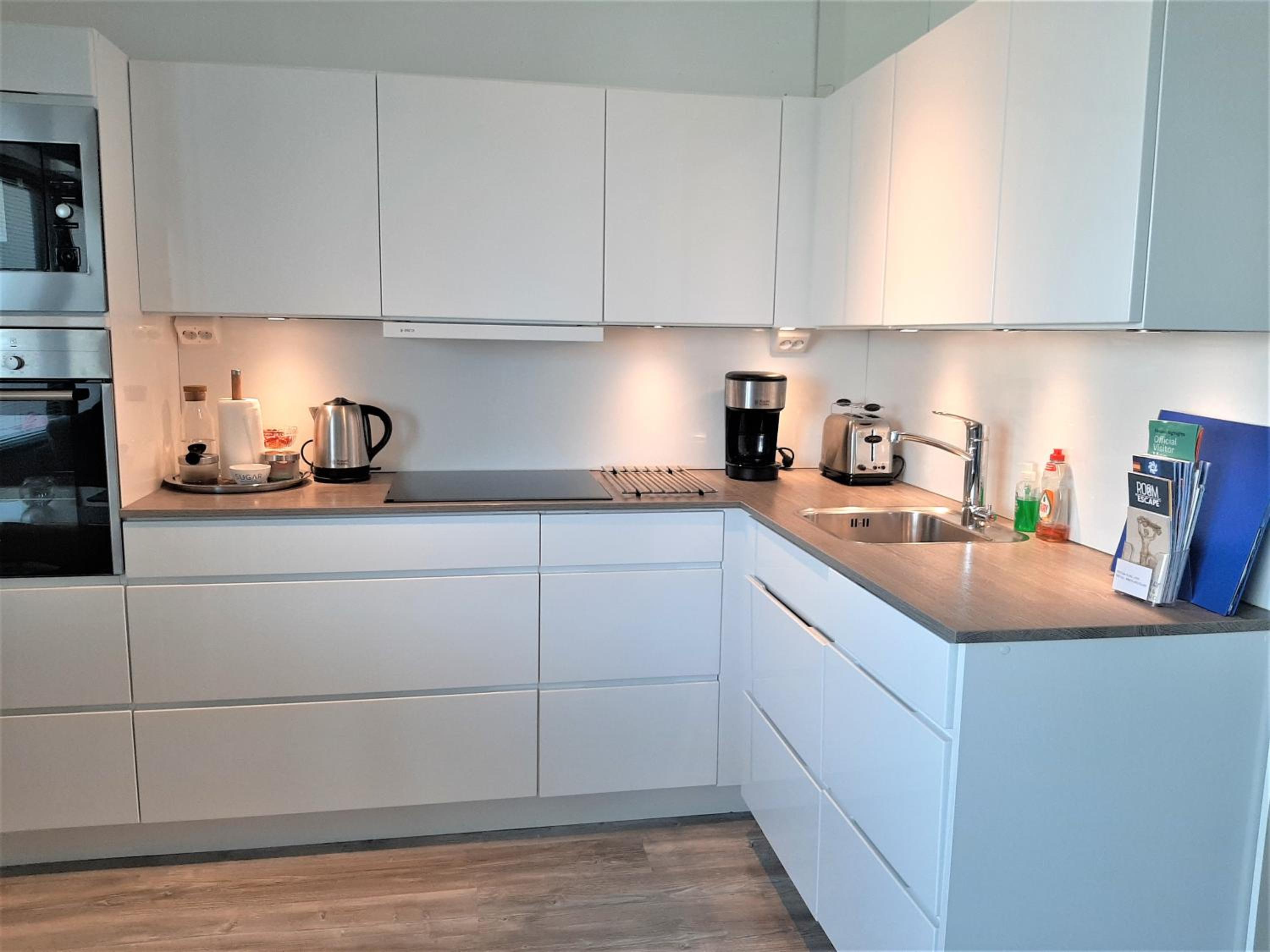 Seaside Downtown Apartment with private parking