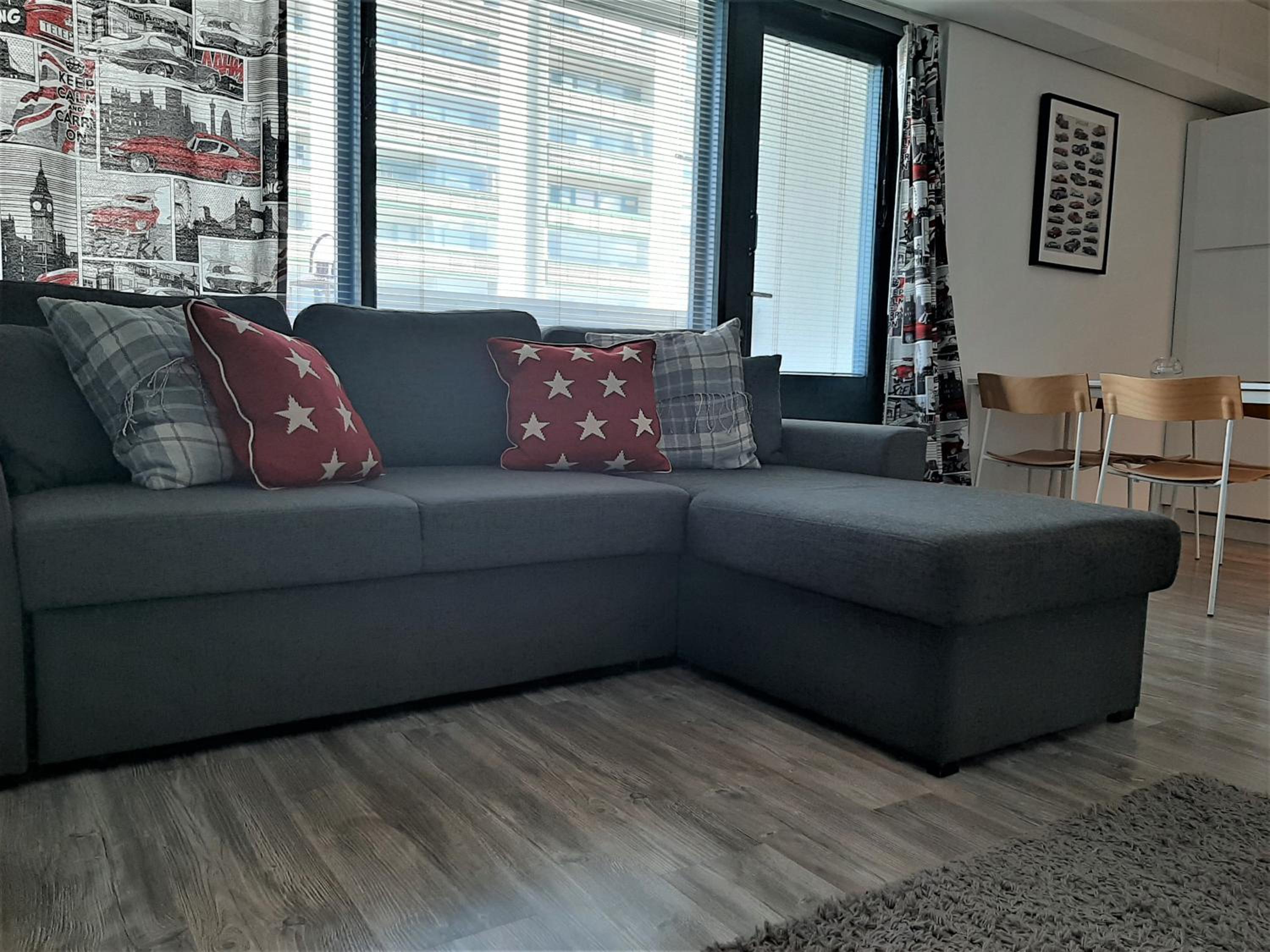 Seaside Downtown Apartment with private parking