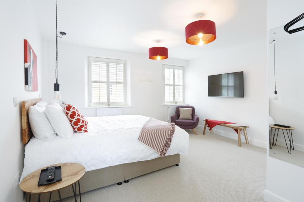 Hues - Castle Cary view 4