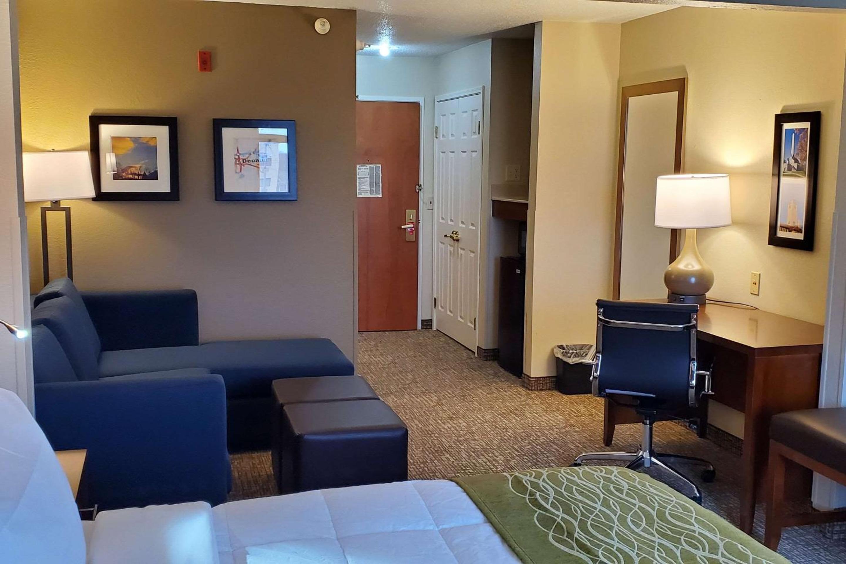 Forsyth Vacations - Comfort Inn  Suites Decatur-Forsyth - Property Image 5