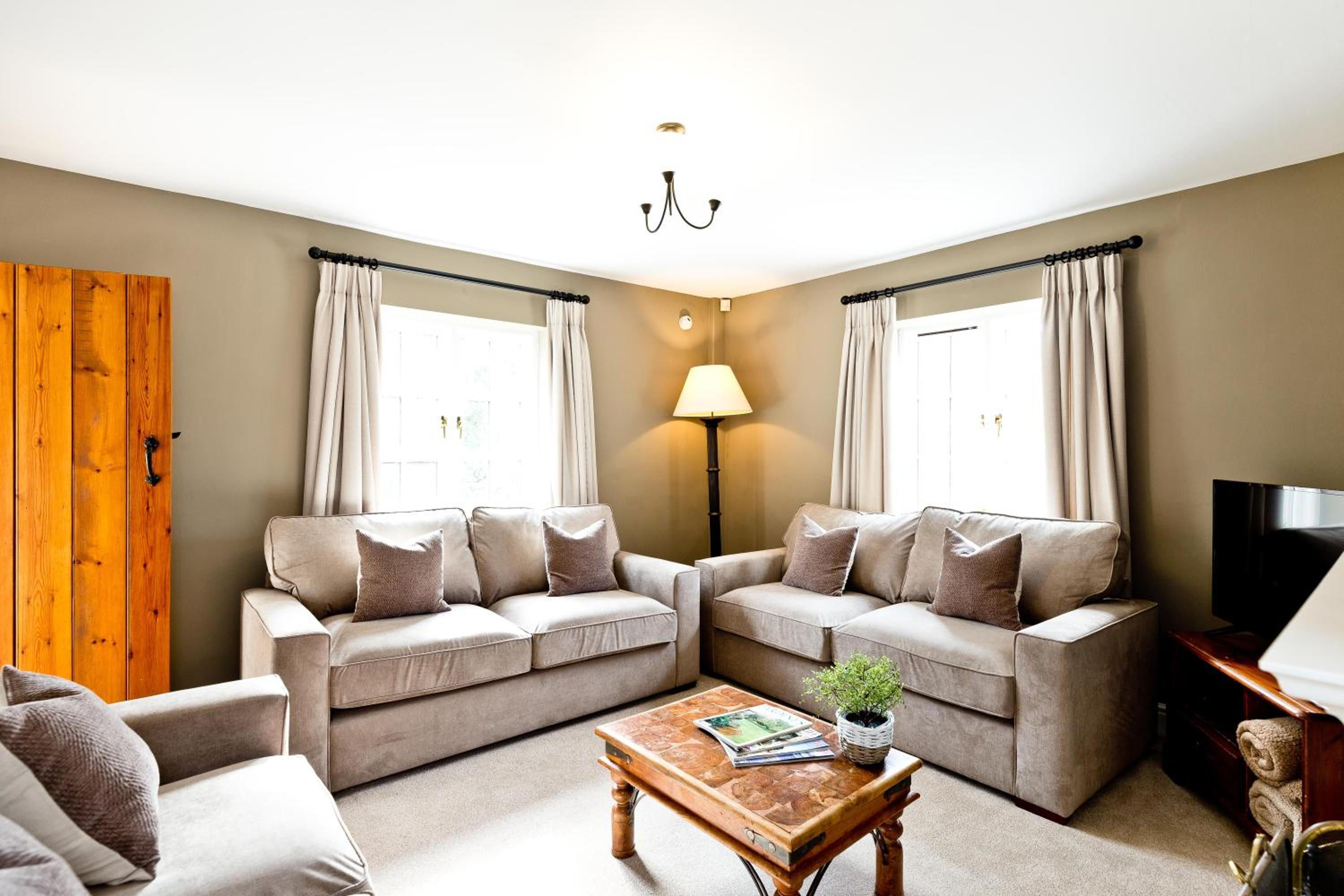 Knockerdown Cottages view 4