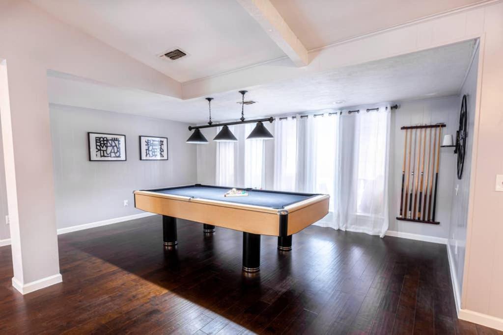 Luxury House with Heated Pool, Hot Tub, Pool Table, 4 Bedroom, 3 Bath view 2