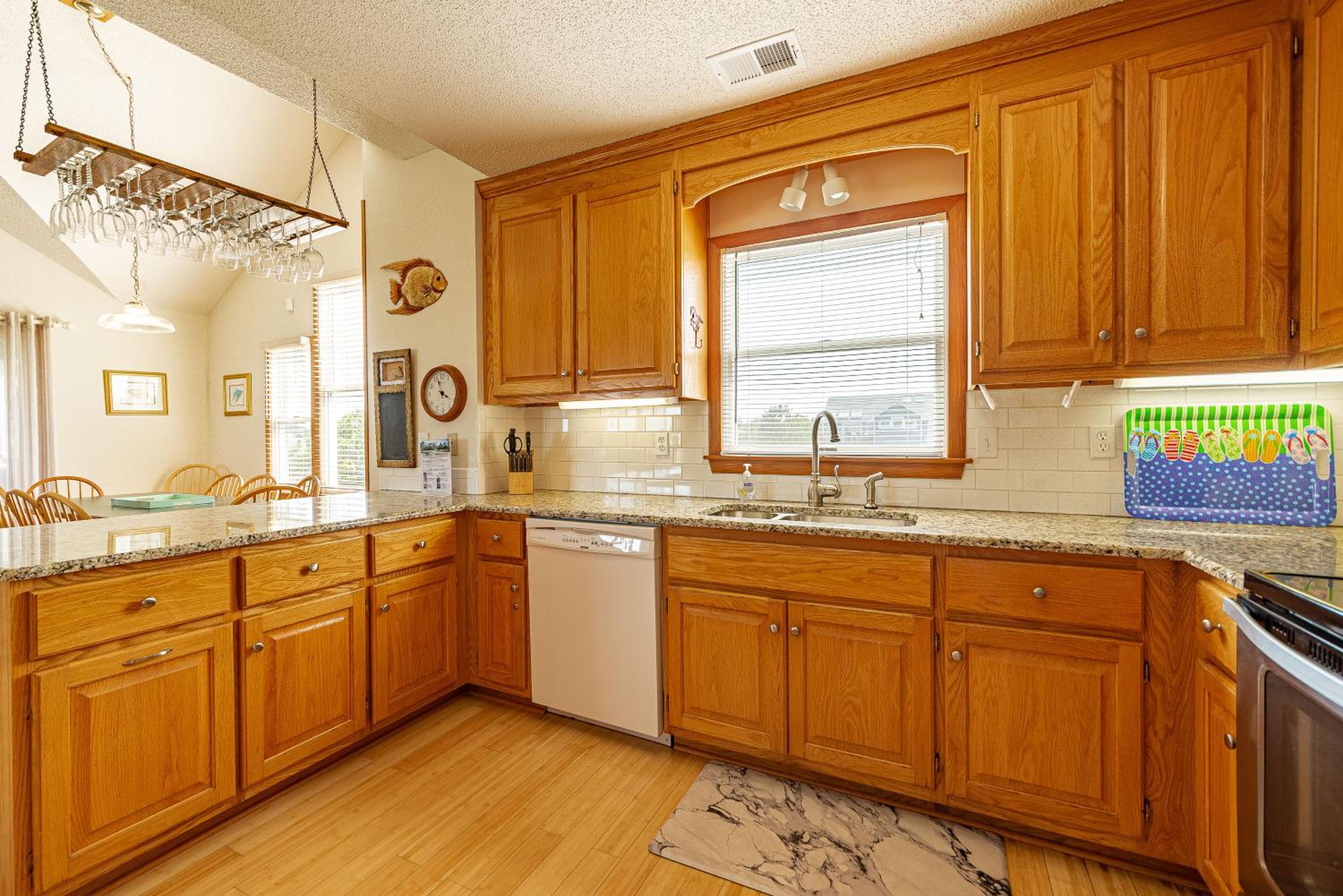 Windhaven - Corolla, Whalehead, Beach 400 Yds, Pool, Hot Tub, Tiki Bar, Pets OK, Flex Stays