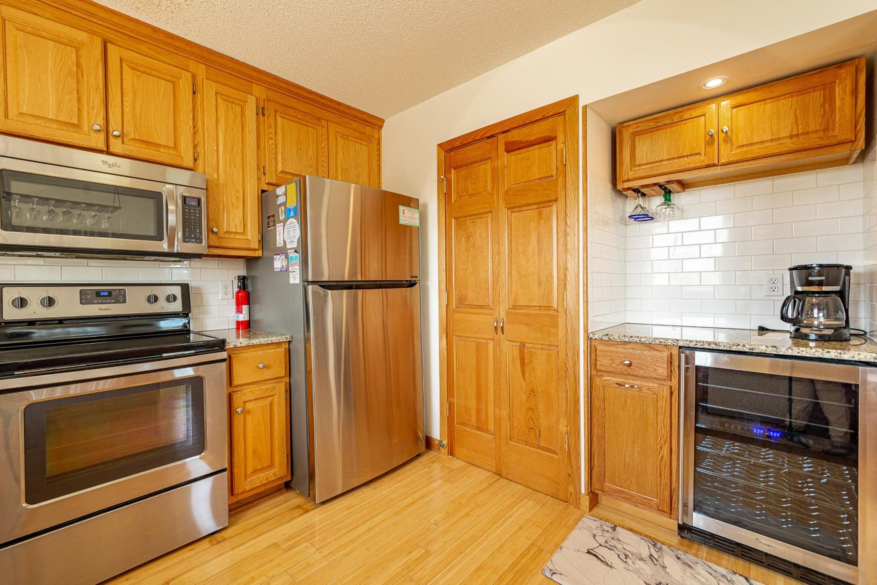 Windhaven - Corolla, Whalehead, Beach 400 Yds, Pool, Hot Tub, Tiki Bar, Pets OK, Flex Stays