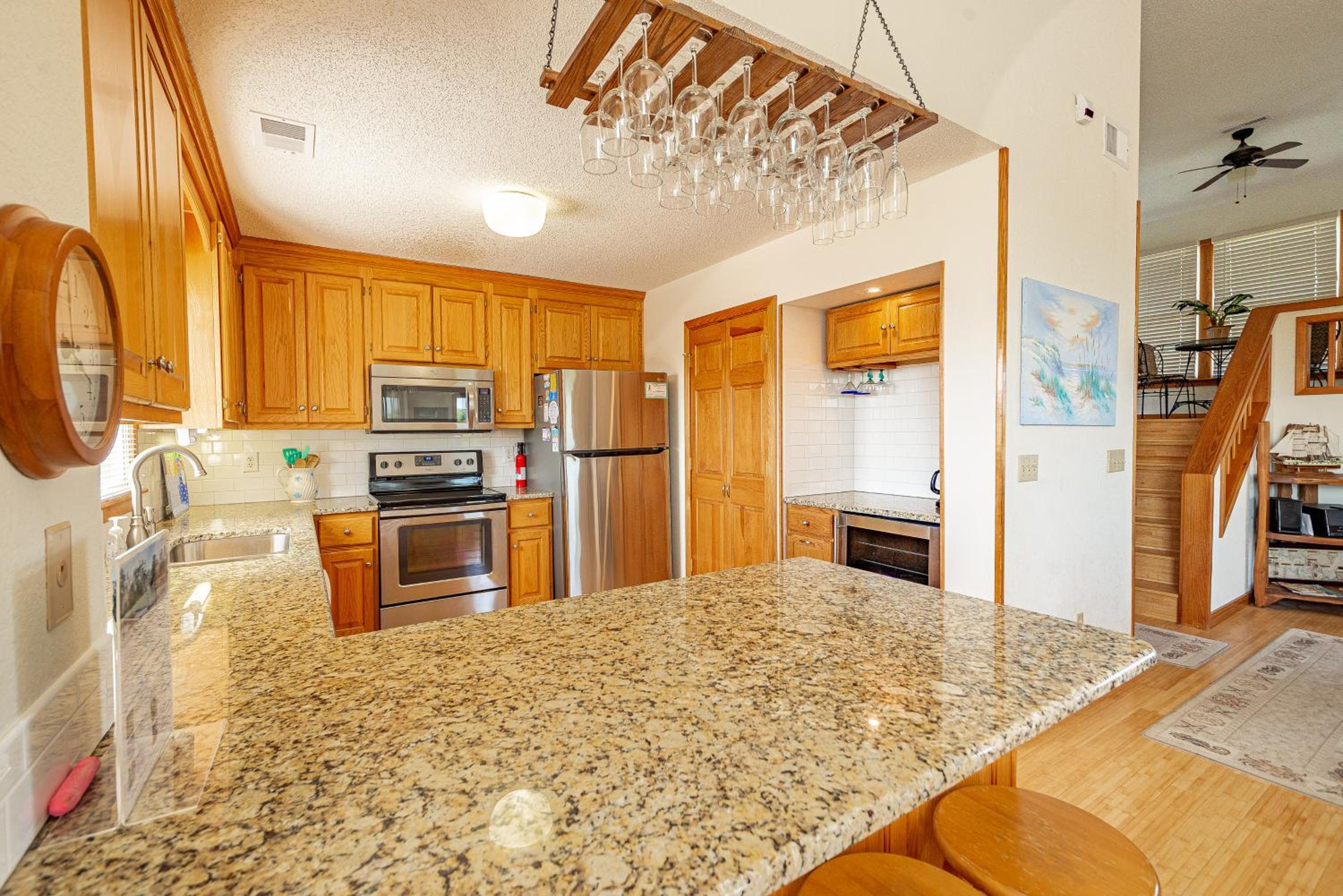 Windhaven - Corolla, Whalehead, Beach 400 Yds, Pool, Hot Tub, Tiki Bar, Pets OK, Flex Stays