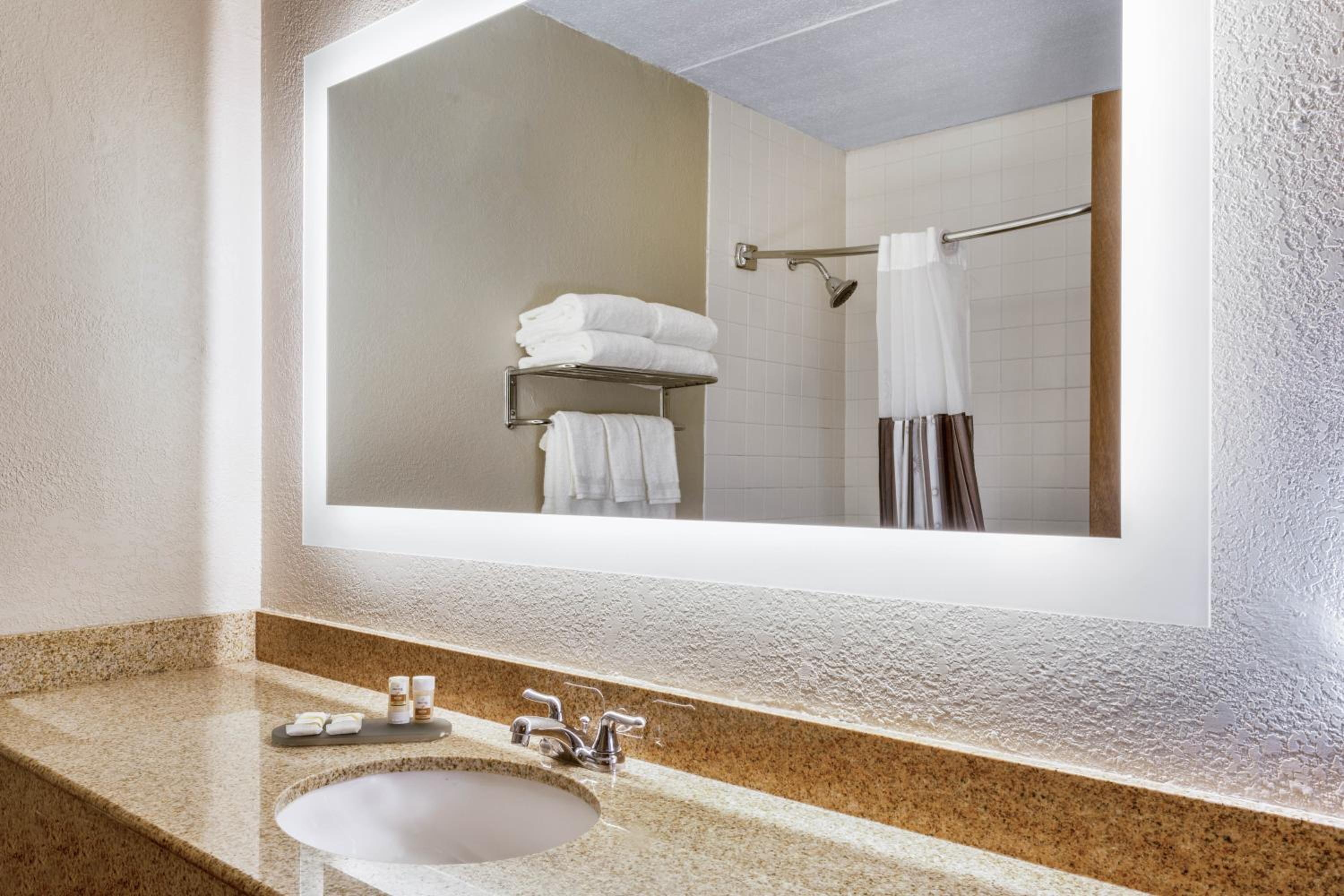 Johnson City Vacations - La Quinta Inn by Wyndham Binghamton - Johnson City - Property Image 23