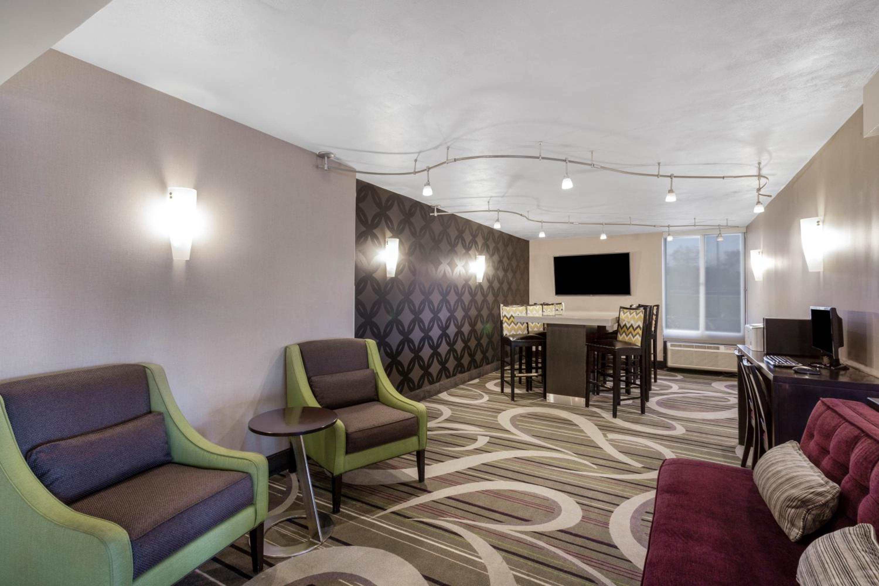 Johnson City Vacations - La Quinta Inn by Wyndham Binghamton - Johnson City - Property Image 56