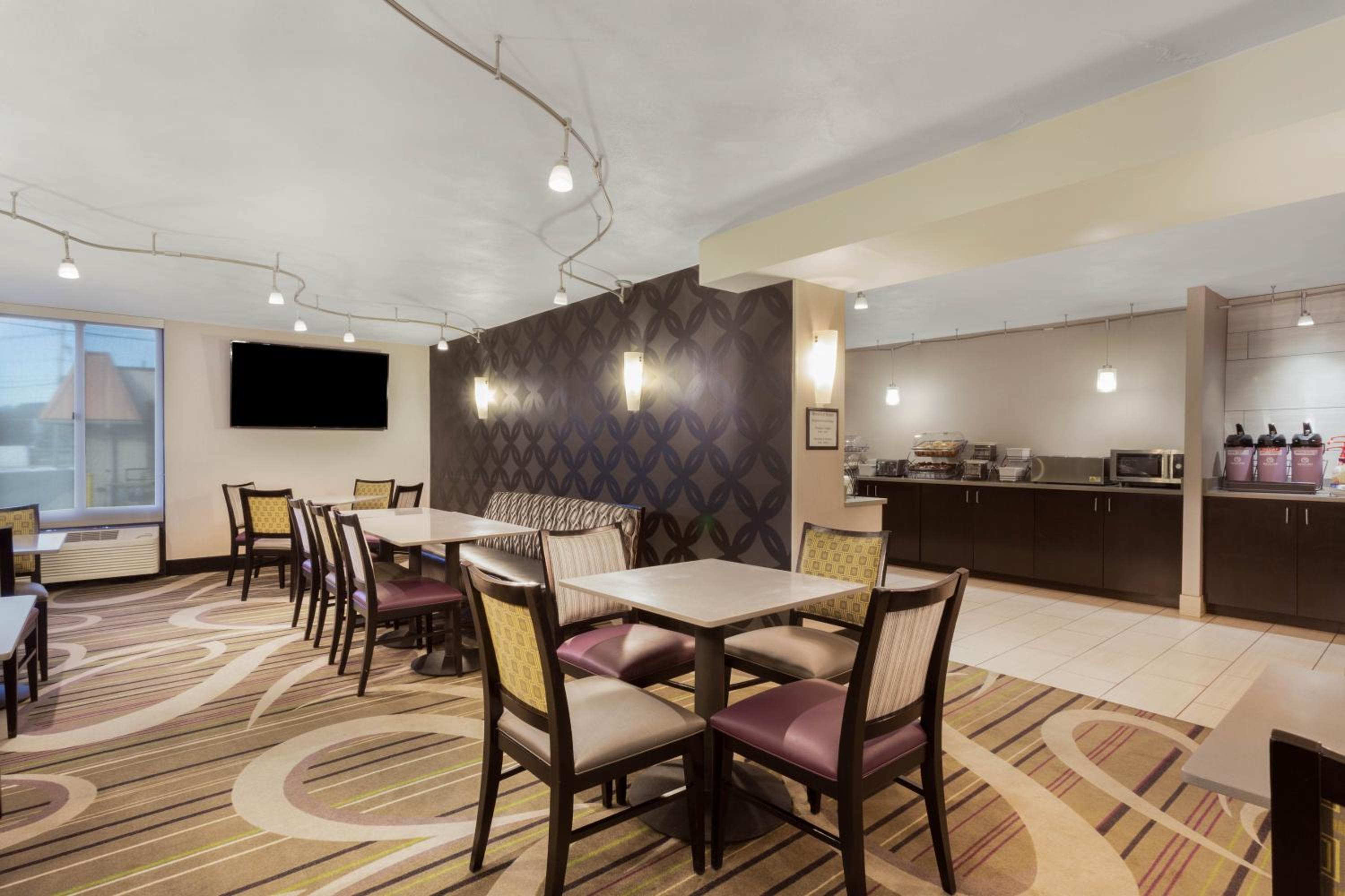 Johnson City Vacations - La Quinta Inn by Wyndham Binghamton - Johnson City - Property Image 52