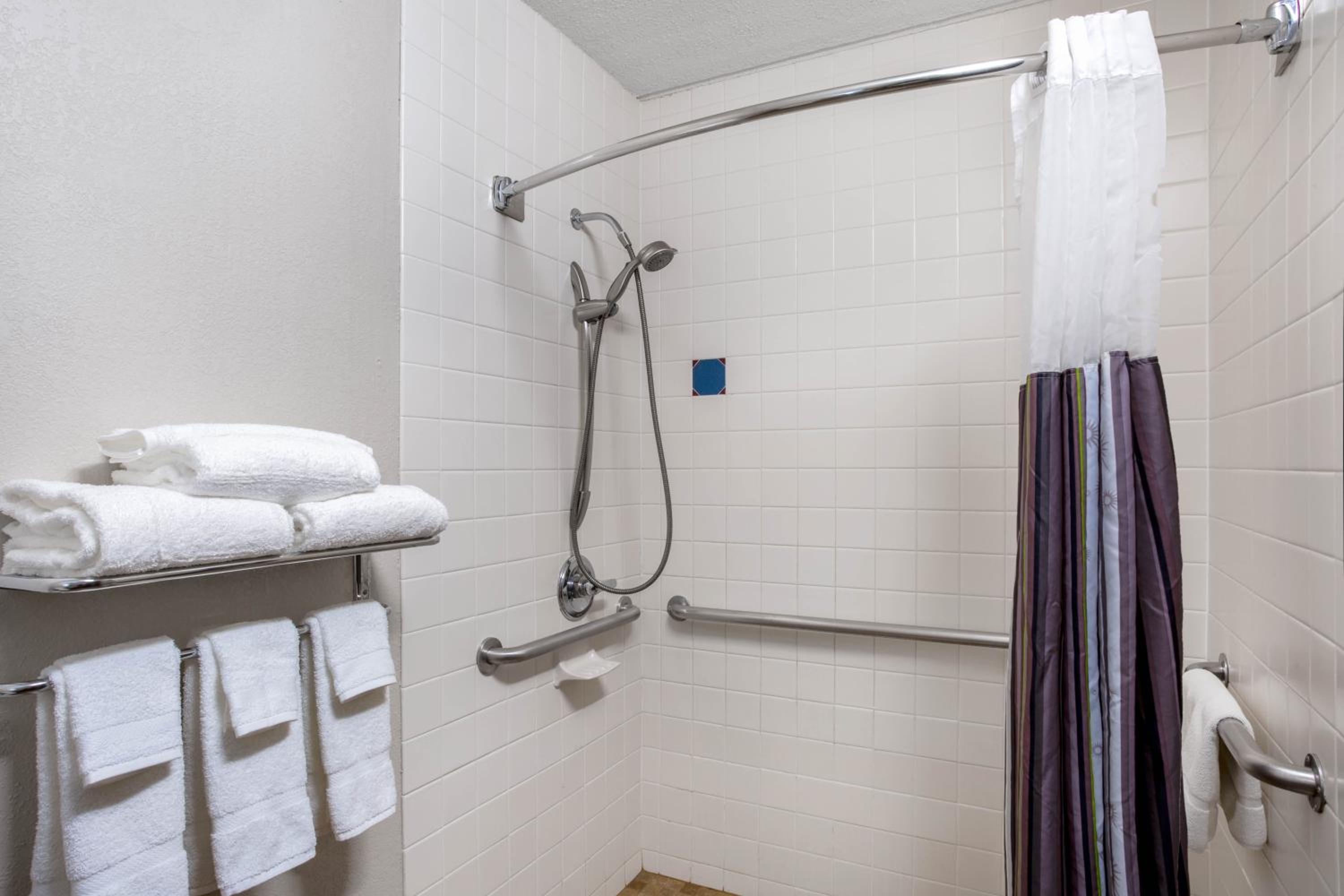 Johnson City Vacations - La Quinta Inn by Wyndham Binghamton - Johnson City - Property Image 24