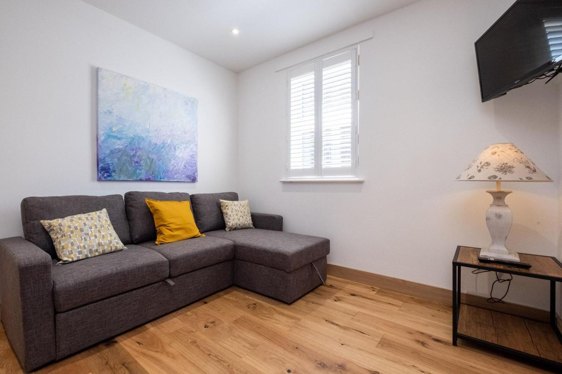 Three Tuns Apartments - Hazel - Aldeburgh Coastal Cottages view 2