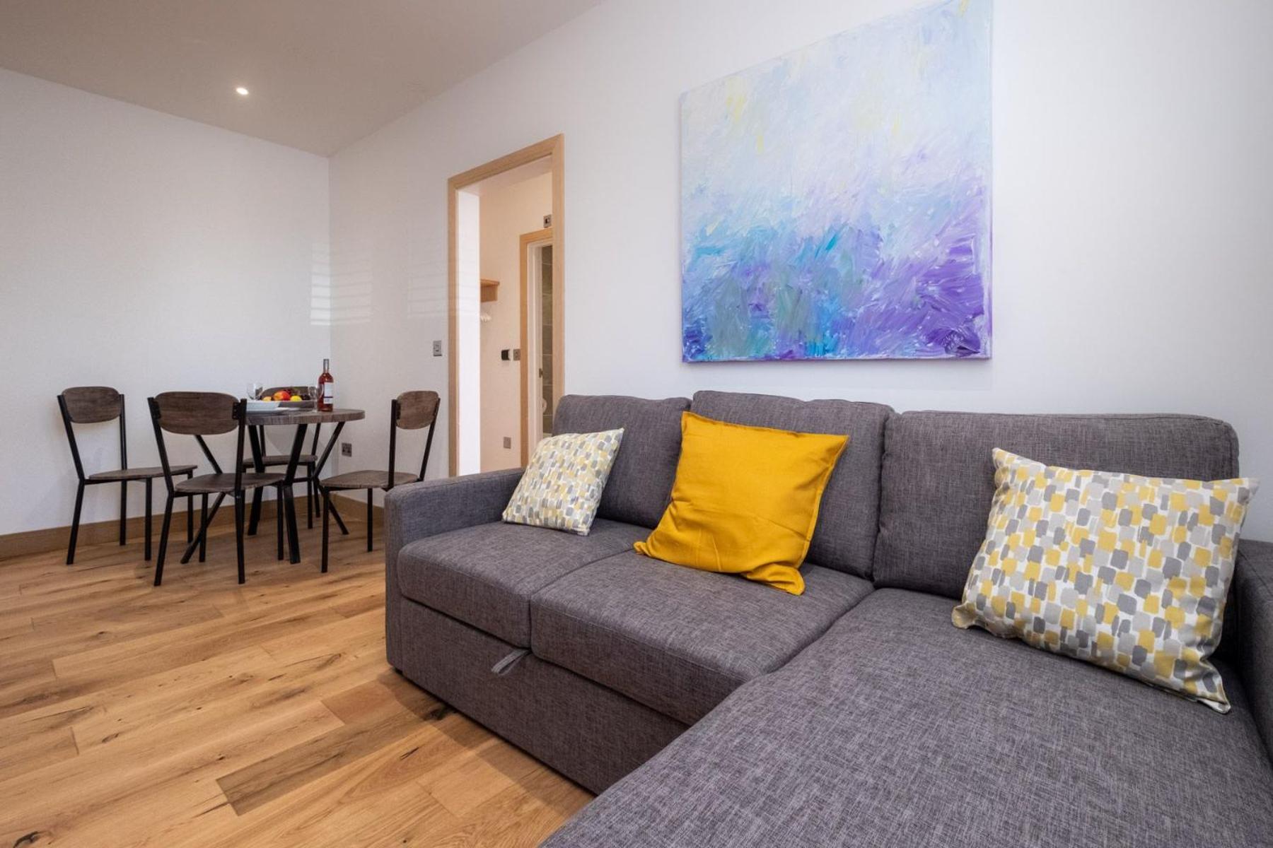 Three Tuns Apartments - Hazel - Aldeburgh Coastal Cottages view 3