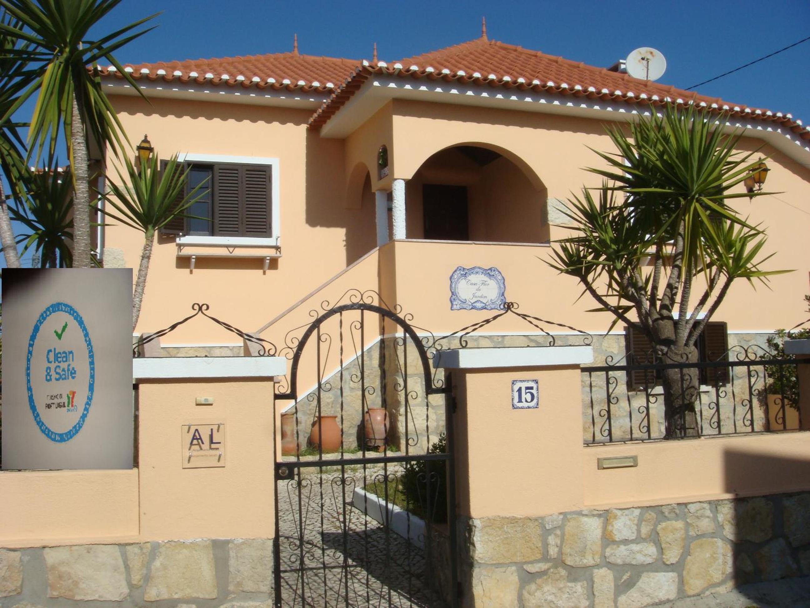 Hotel Casa De Hospedes Flor Do Jardim - Image 1