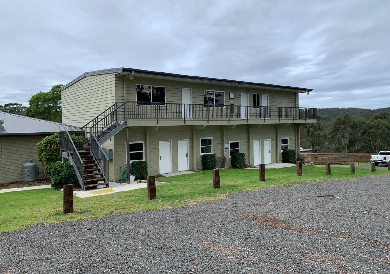 Sinclairs Country Retreat - Welcoming Guests 18 years and older view 4