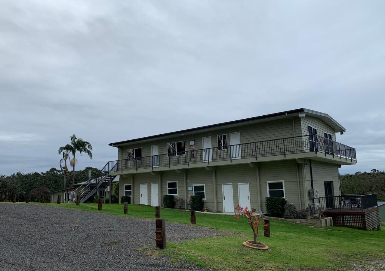 Sinclairs Country Retreat - Welcoming Guests 18 years and older view 3