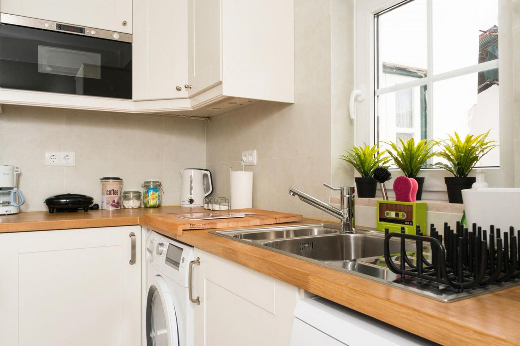 Stylish Lisbon Apartment in Alfama w/ Heating