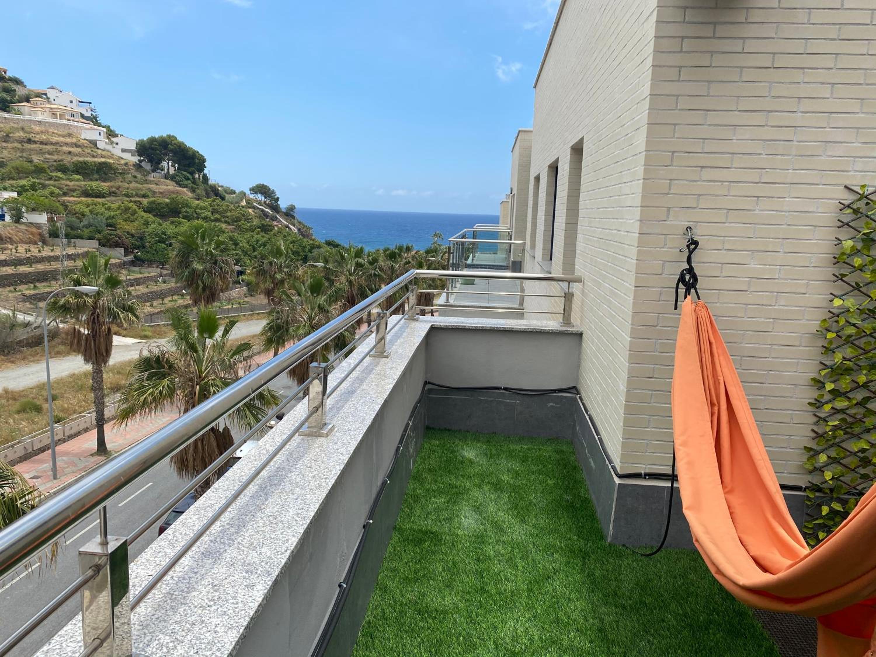 Ático 90m de terraza, jacuzzi privado y cargador de coche eléctrico en Cabria, Almuñecar photo 3