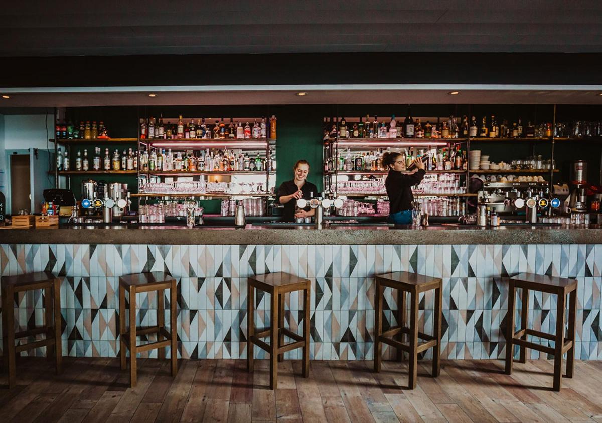 bar