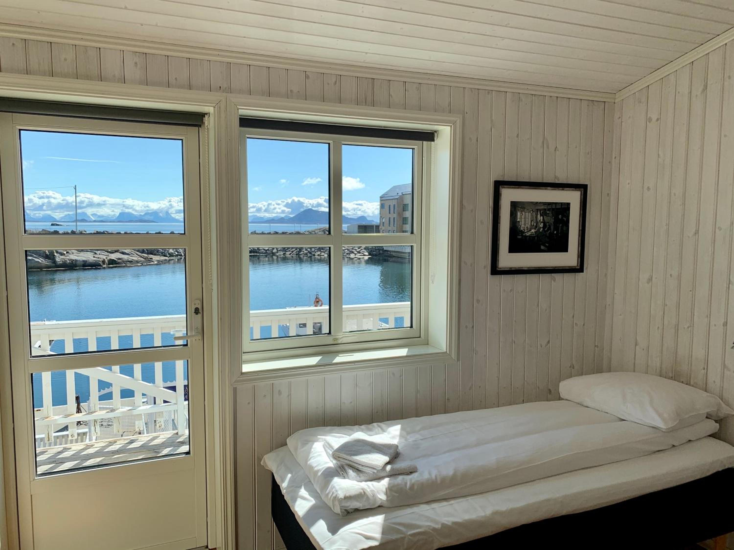 Rorbuene Svolvær Havn view 2