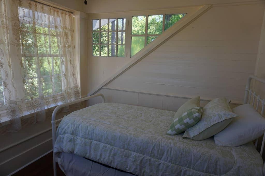 Renovated 1928 bungalow on a former asylum campus view 4