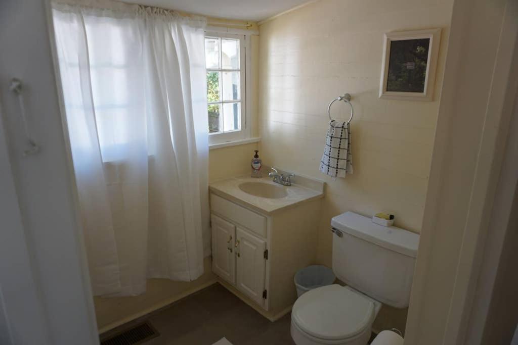 Renovated 1928 bungalow on a former asylum campus view 5