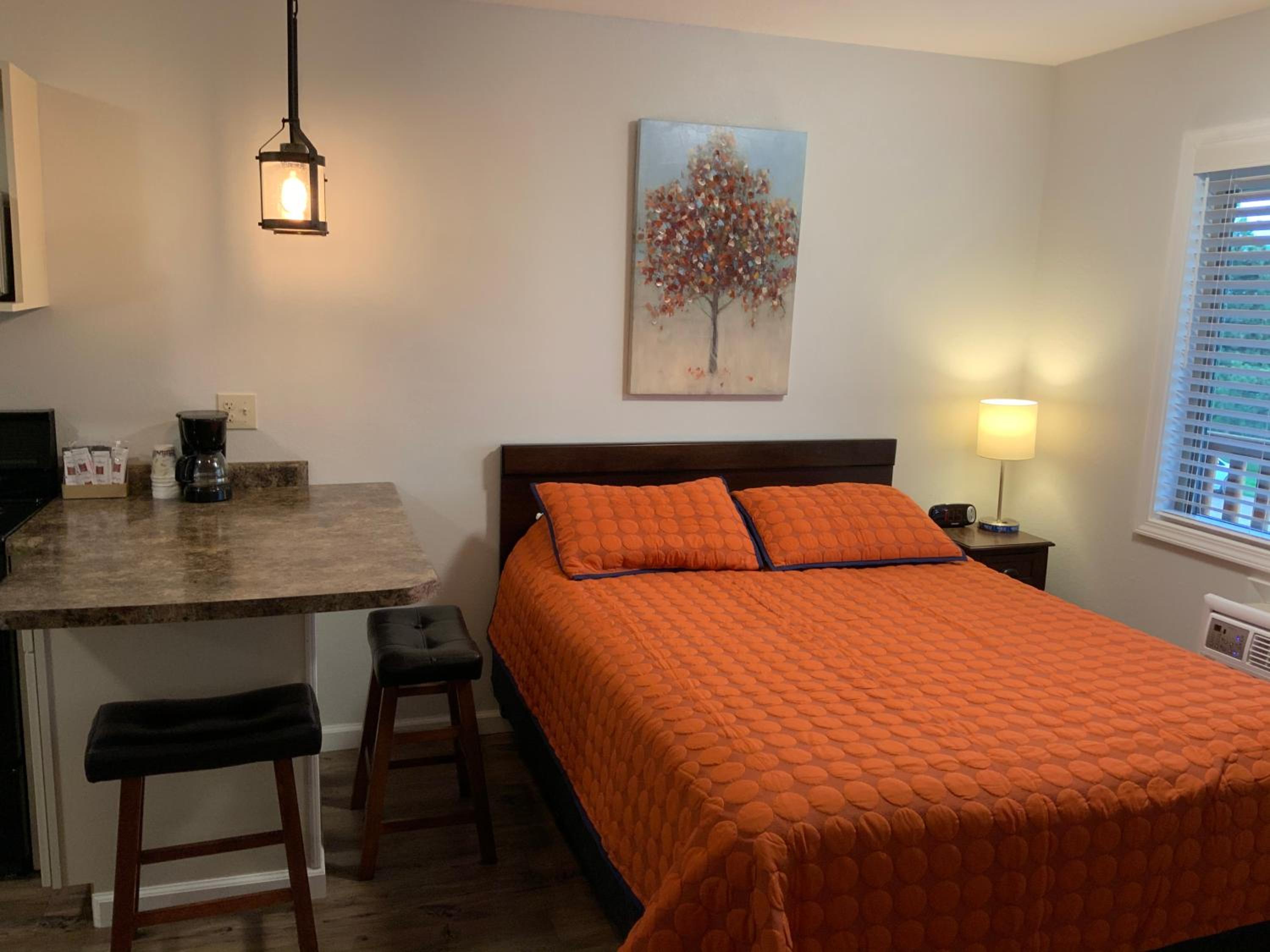 Rockerville Lodge & Cabins