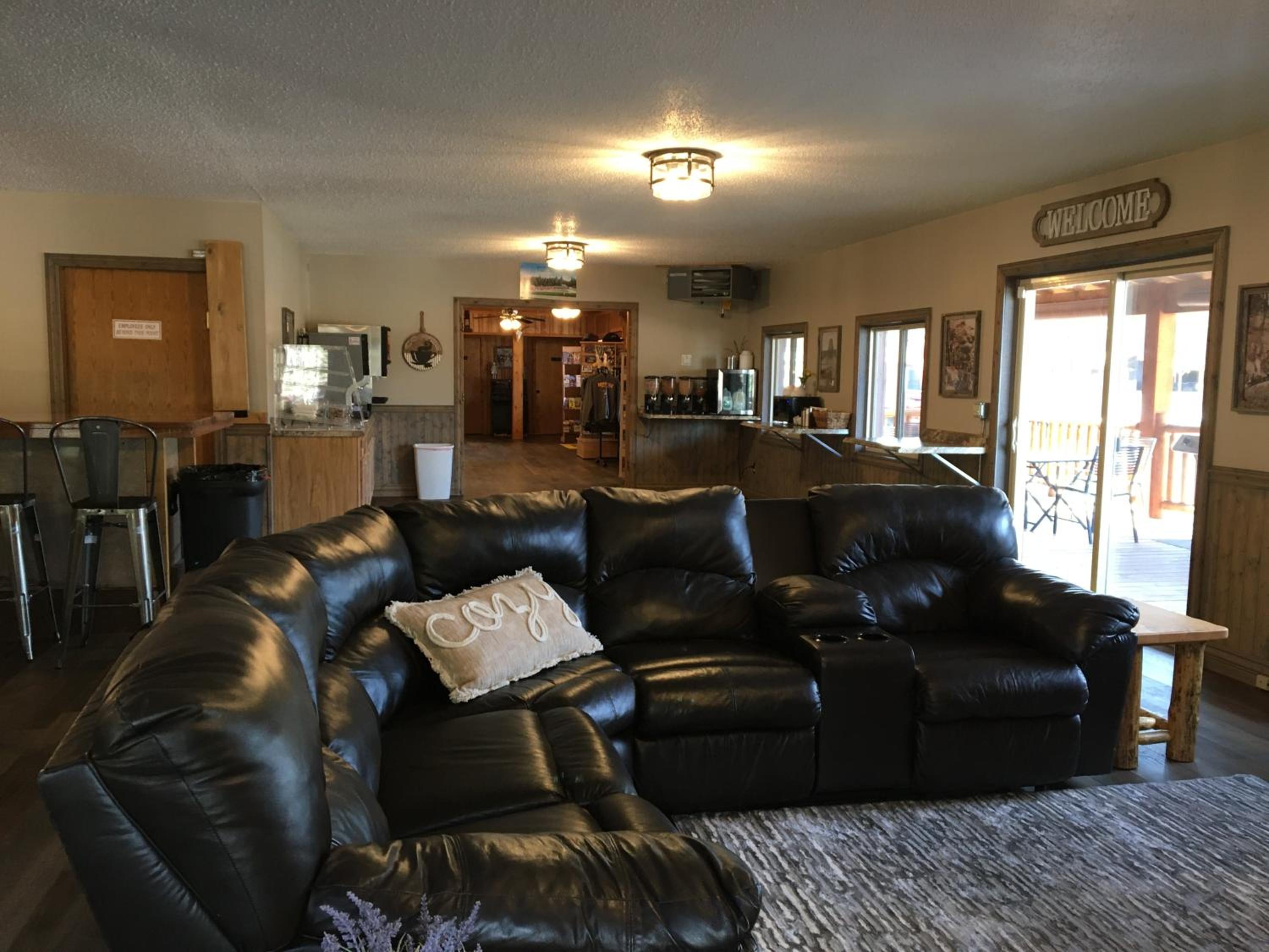 Rockerville Lodge & Cabins
