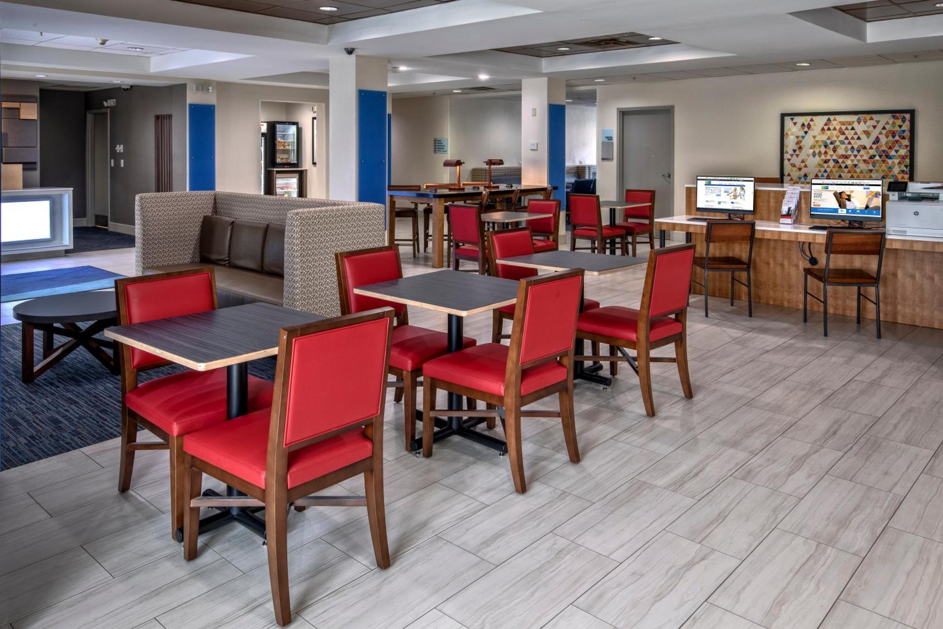 Smyrna Vacations - Holiday Inn Express Hotel  Suites Smyrna-Nashville Area, an IHG Hotel - Property Image 2
