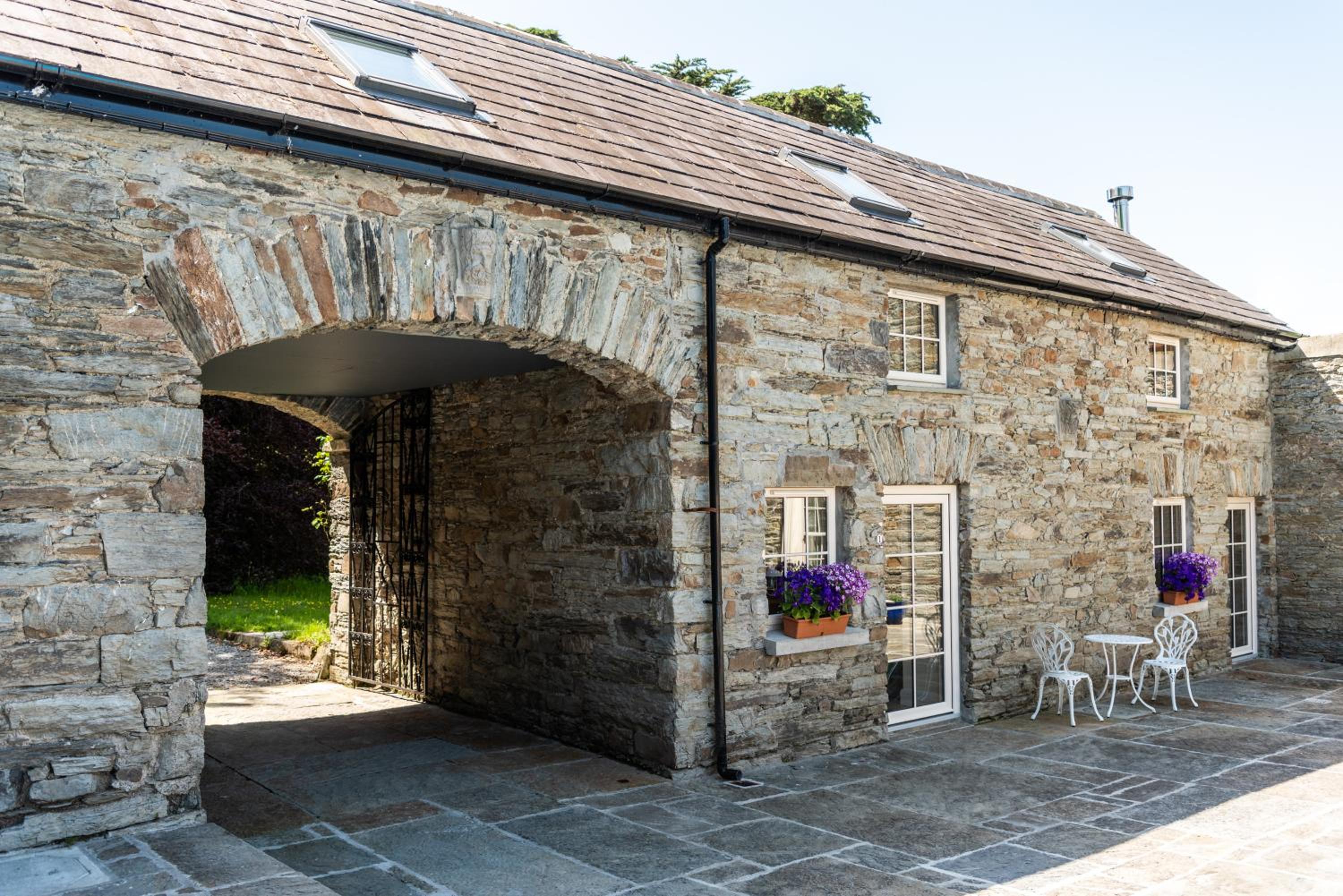 Ardnavaha House Poolside Cottages - see site view 5