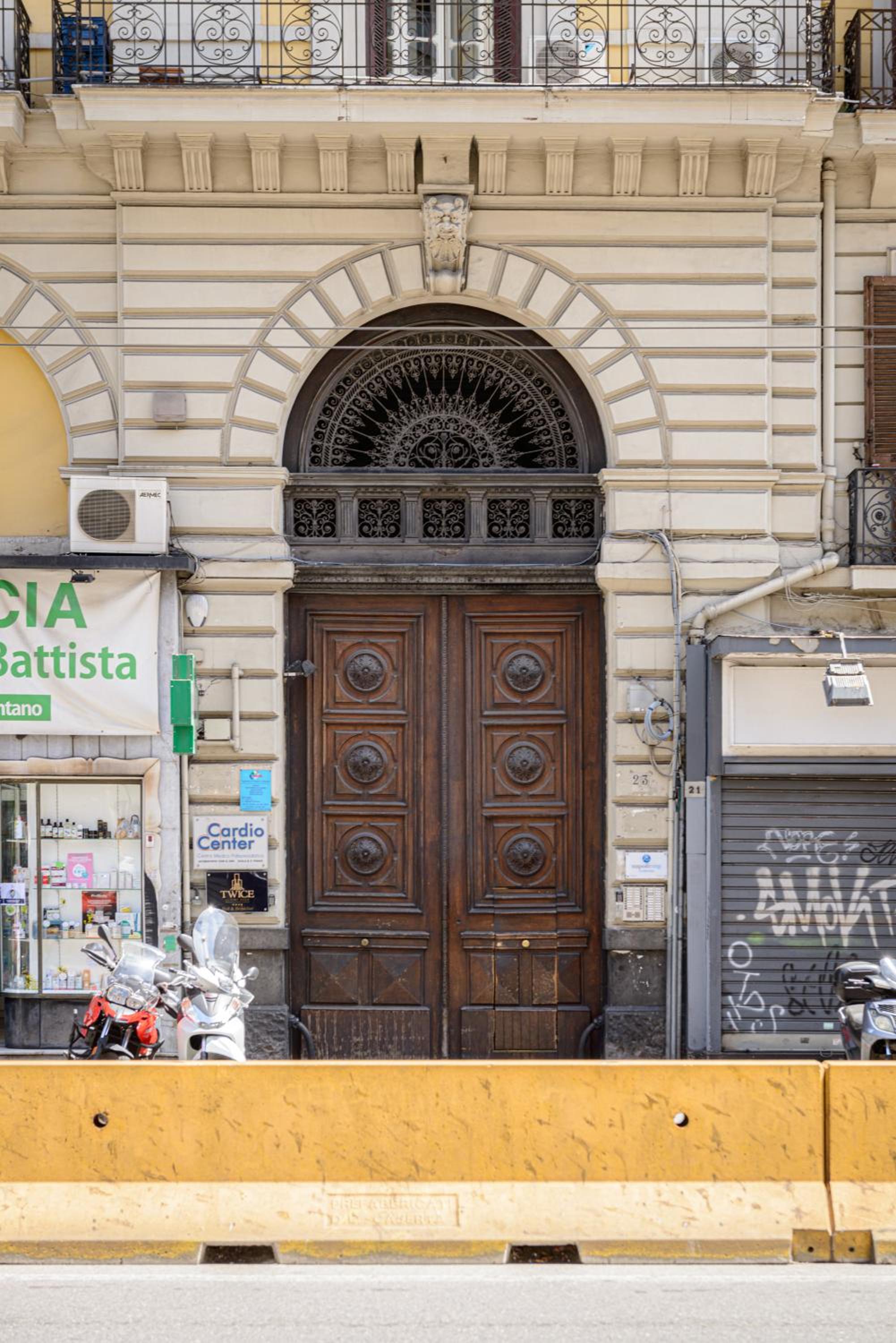 Hotel Napoliving - Image 1