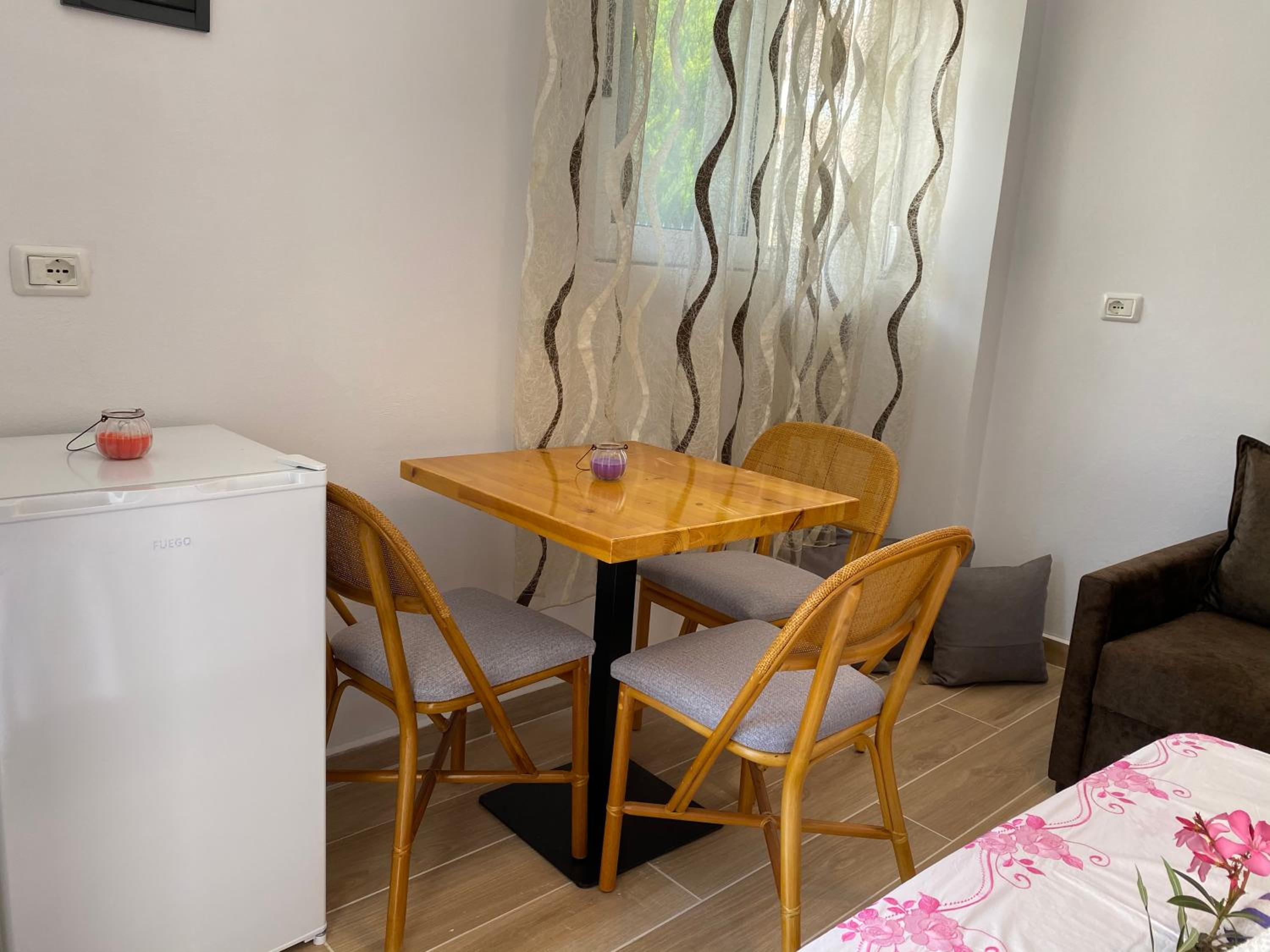 Jona Rooms