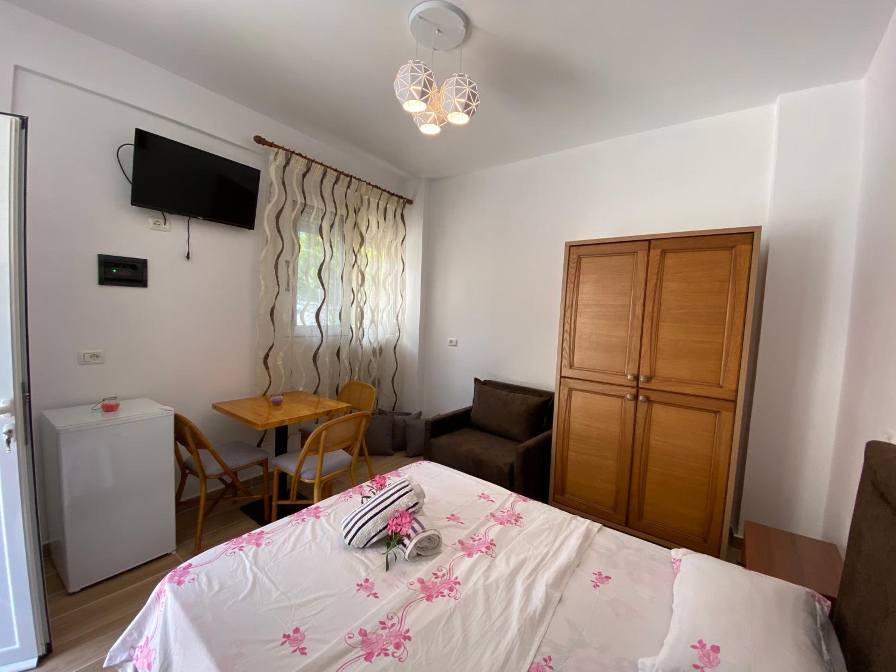 Jona Rooms