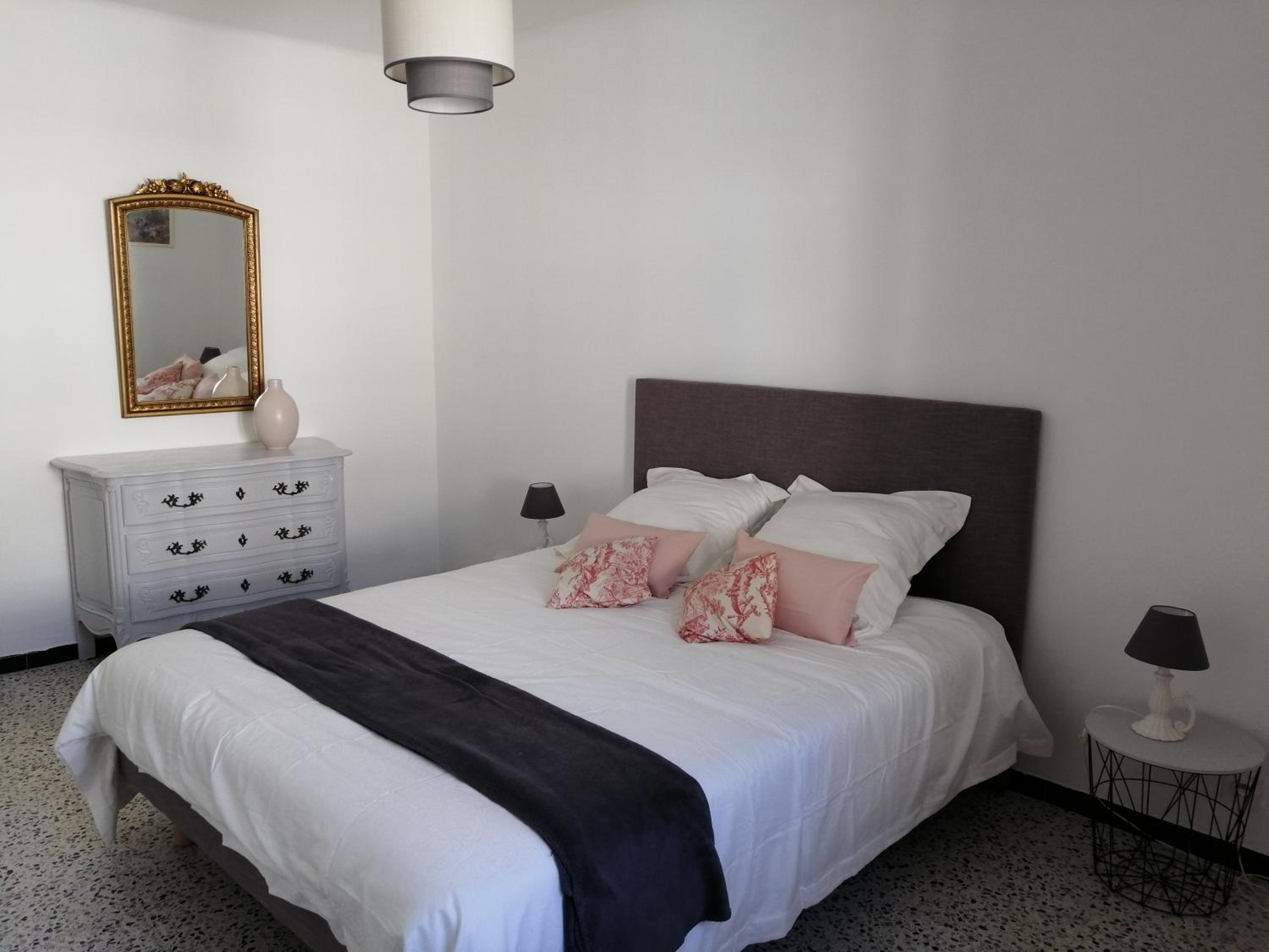 BEL APPARTEMENT SPACIEUX CENTRE VILLE UZES T3, photo 10