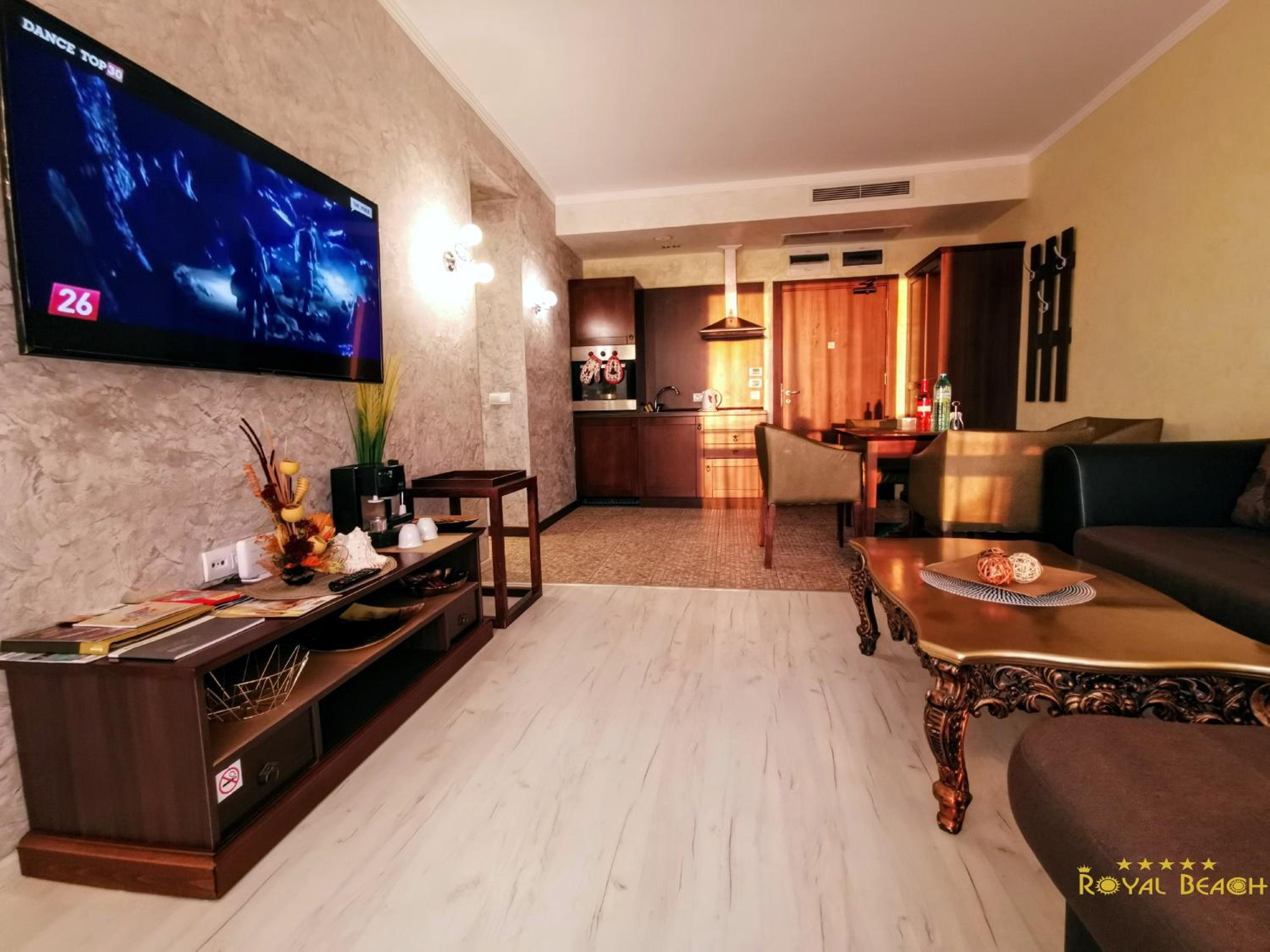 ROYAL BEACH HOTEL apartment