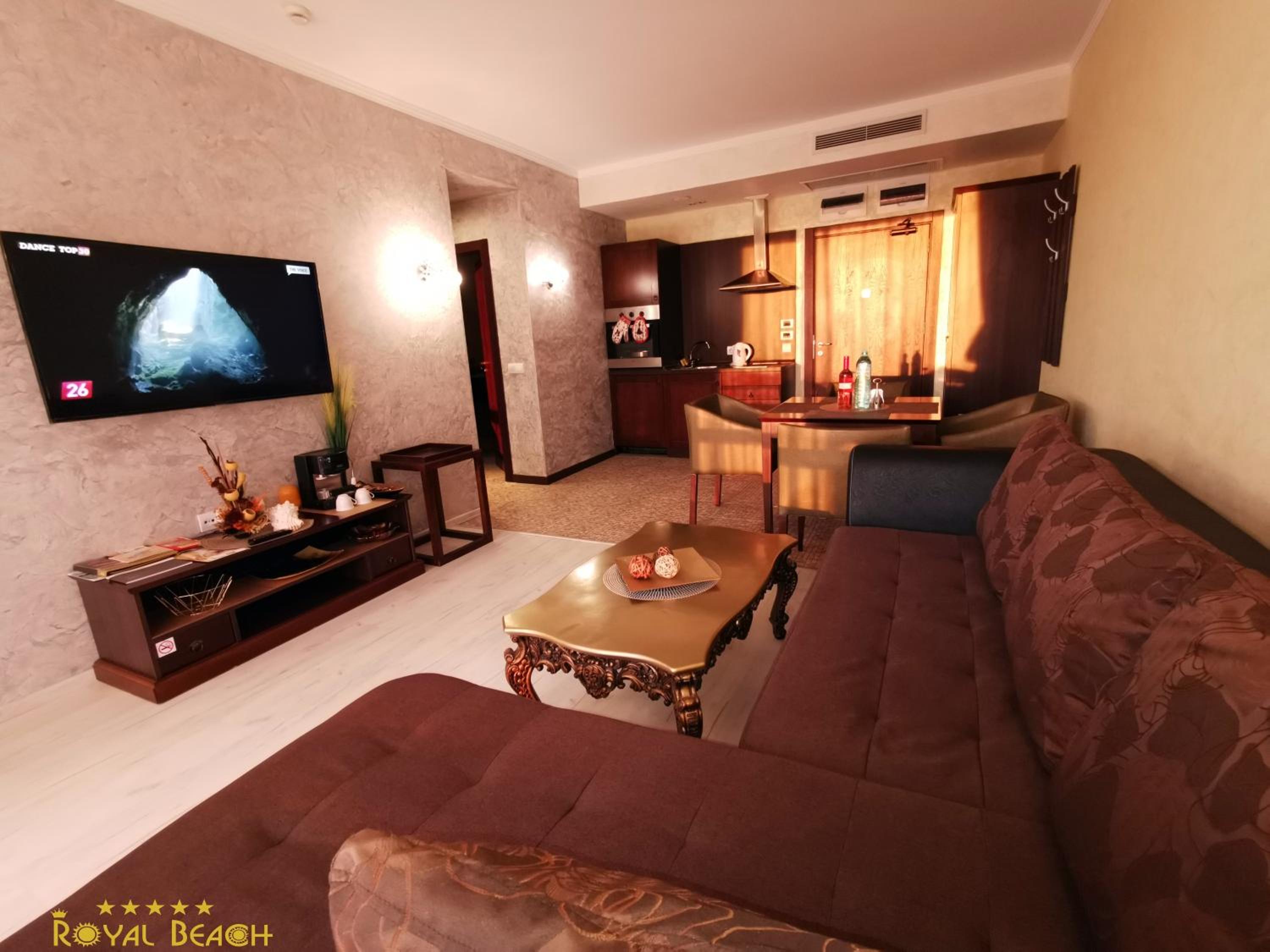 ROYAL BEACH HOTEL apartment