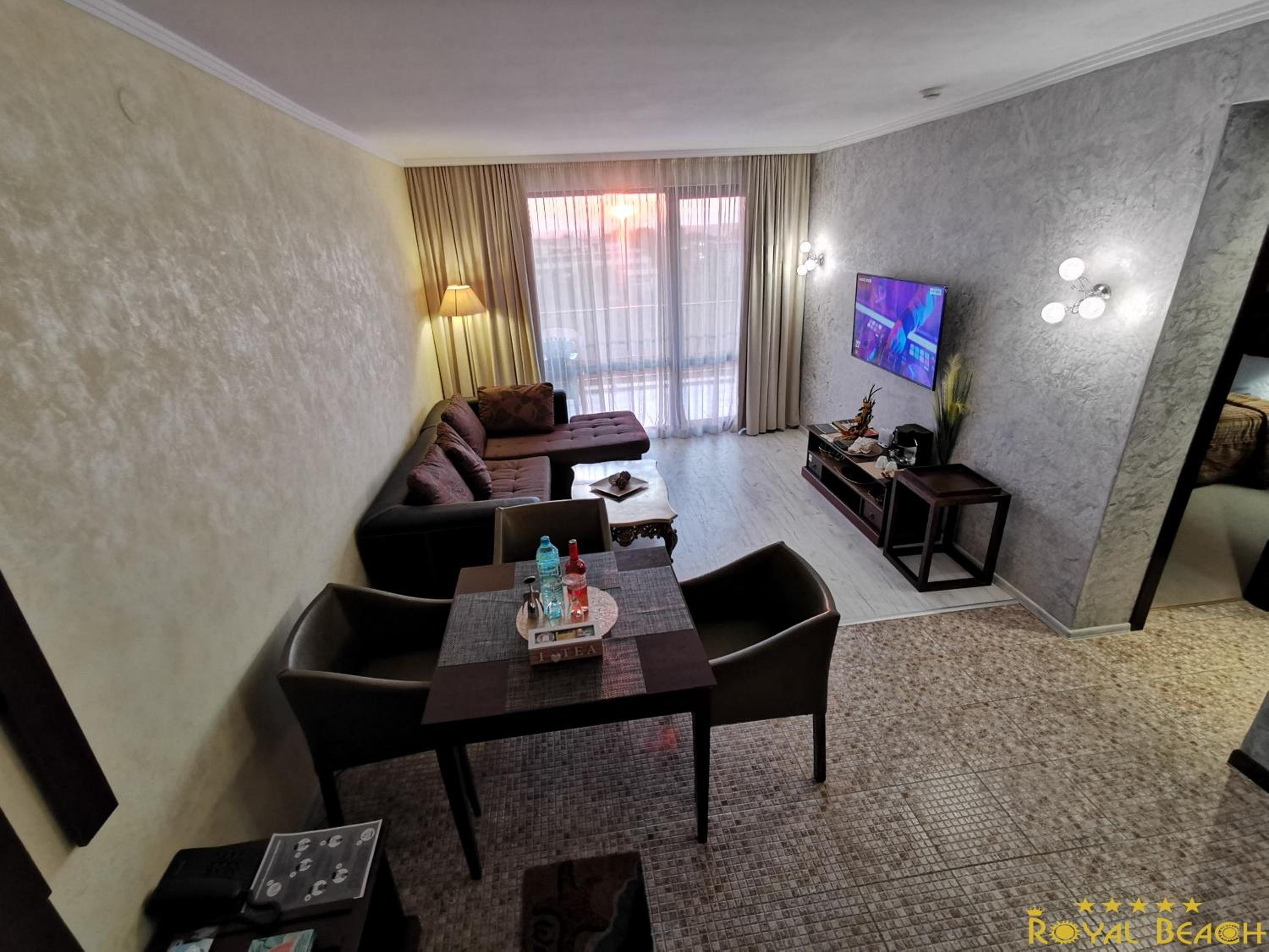 ROYAL BEACH HOTEL apartment